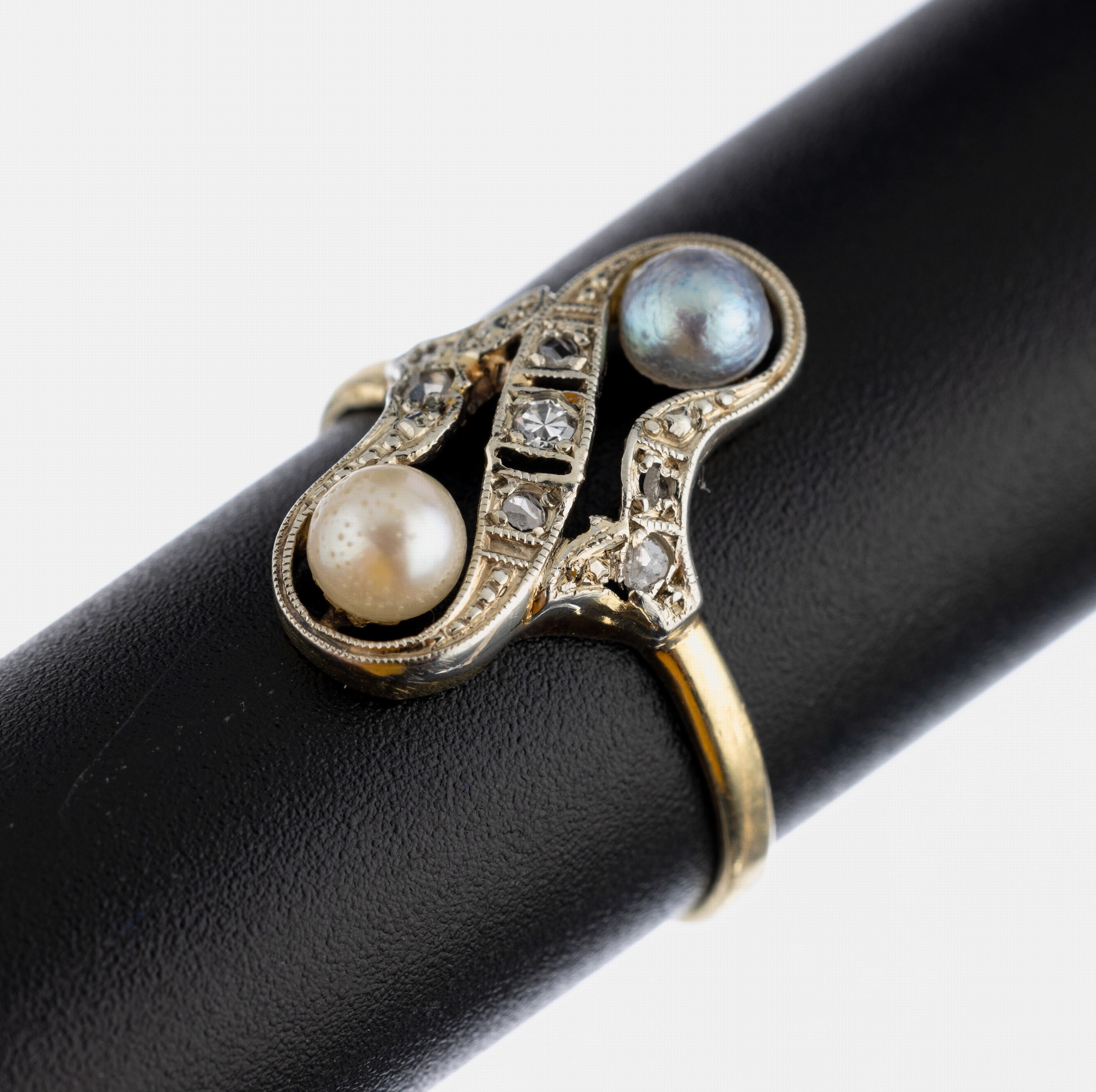 14 kt Gold Jugendstil Perl-Diamant-Ring, GG585/000 und Platin, 2 Orientperlen (weiß und bläulich), Diamanten zus. ca. 0.12 ct Weiß/si, 1 Stein ...