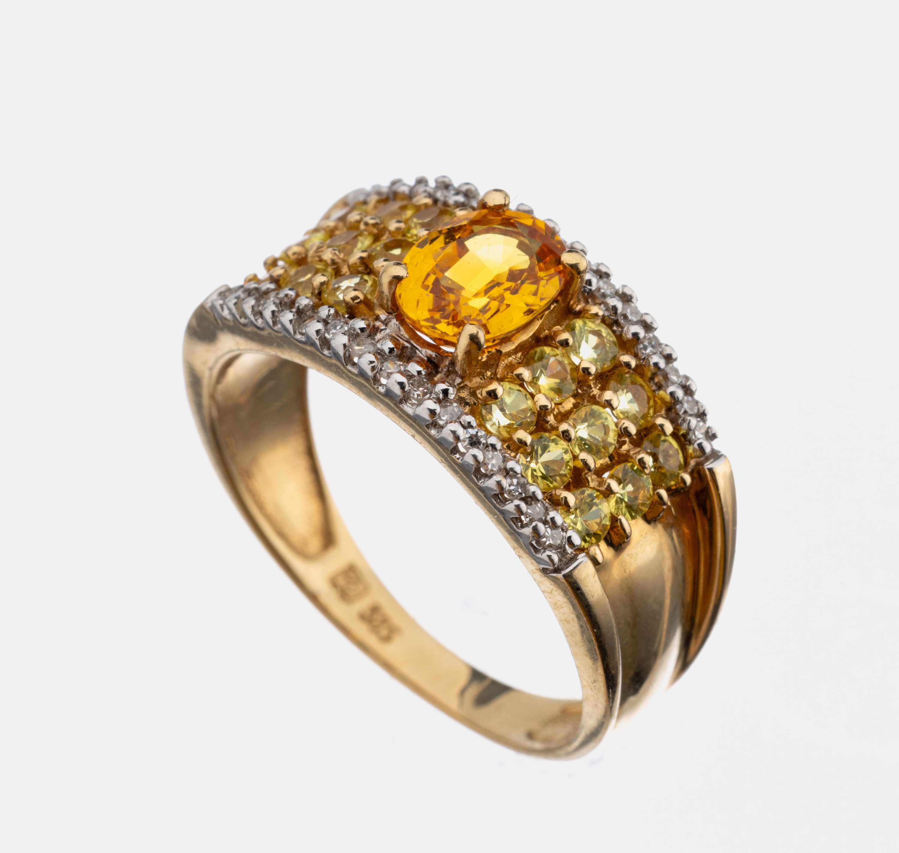 14 kt Gold Saphir-Brillant-Ring, GG 585/000, ovalfacett. und rundfacett. gelb/orange Saphire zus. ca. 2.50 ct, Brillanten zus. ca. 0.25 ct Weiß/si, ...