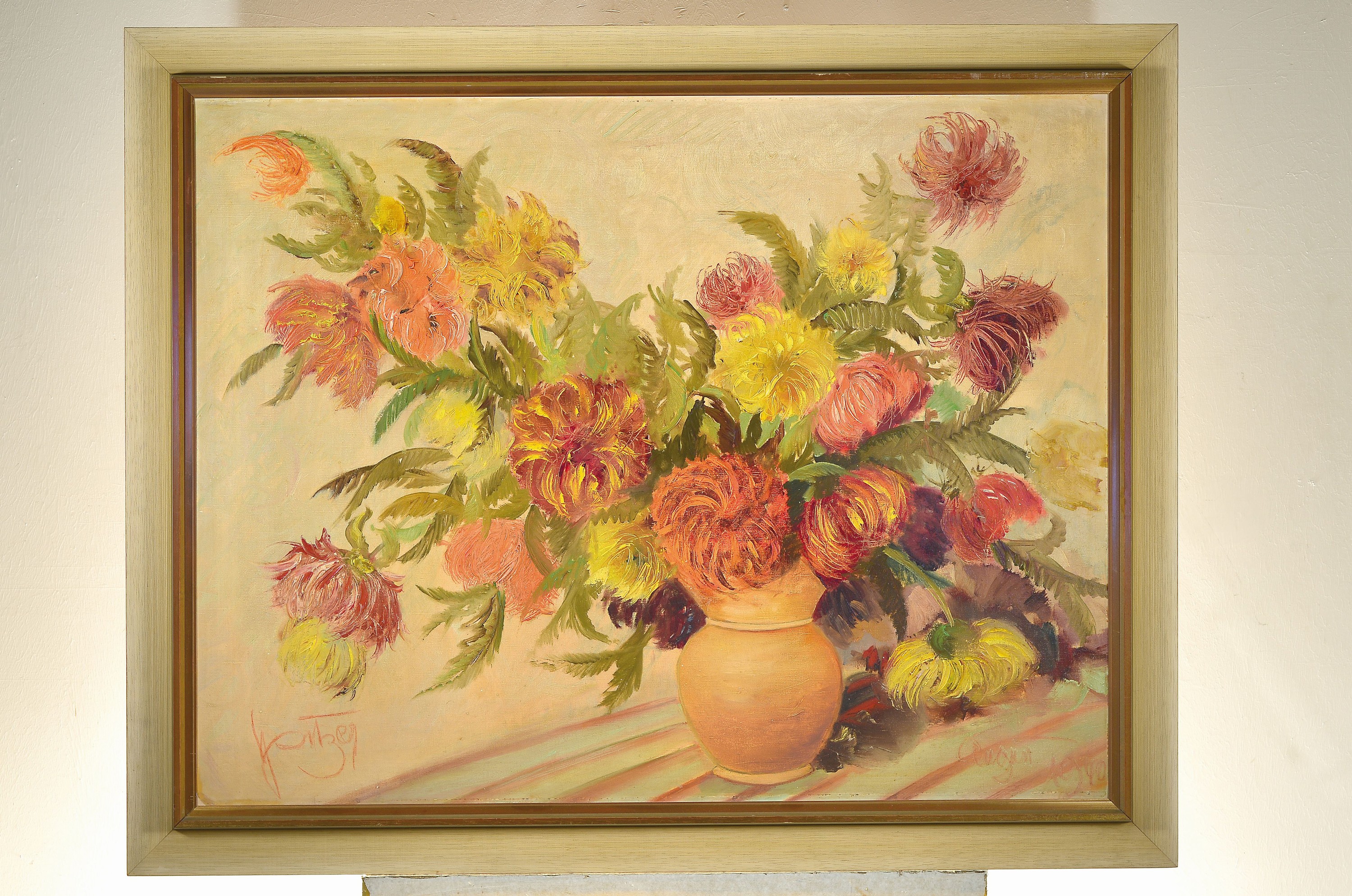 Detail k: Karl Philipp Spitzer, 1887-1954 Speyer, Stillleben mit üppigen Blumen in Terrakotta- Vase auf gestreifter Tischdecke, Öl/Lwd, links unten signiert, ...