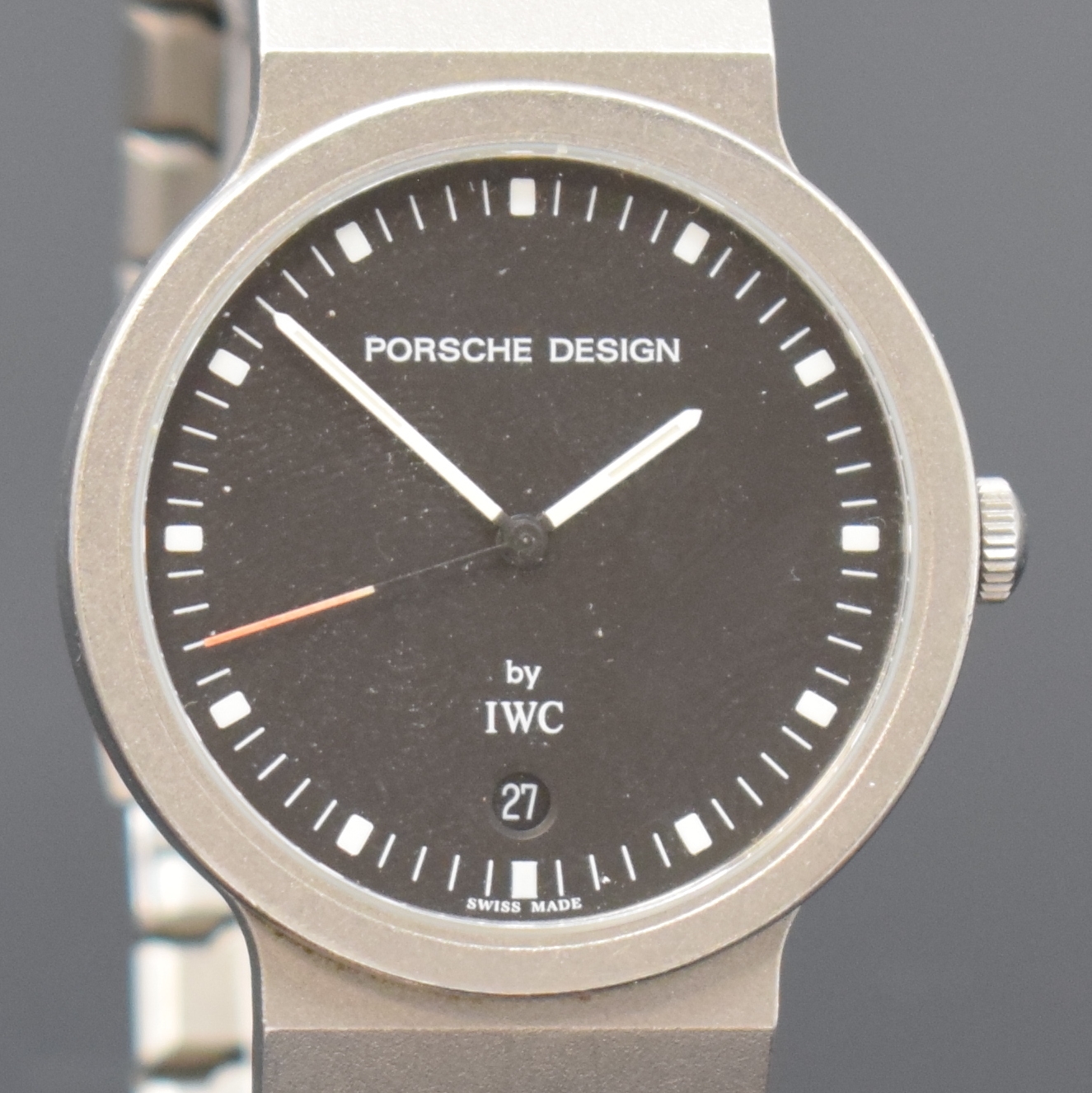 Detail c: IWC Porsche Design Armbanduhr in Titan Referenz 3335, Schweiz um 1990, quarz, Titanband m. Faltschl., Boden verschr., Anz. v. Std., Min., Zentralsek. ...