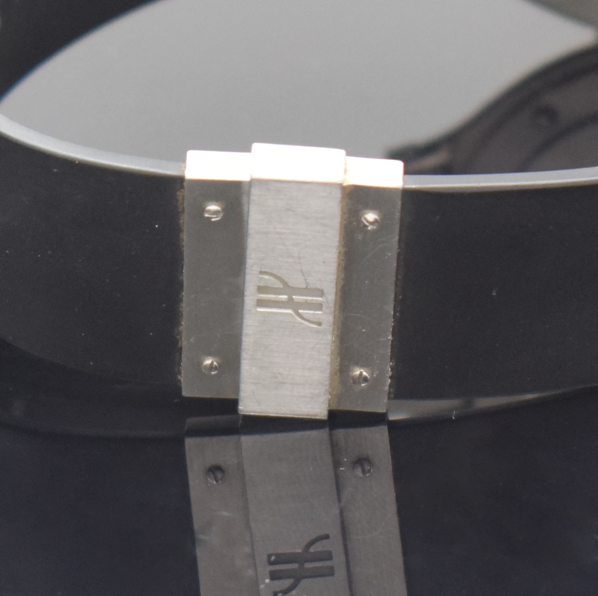 Detail d: HUBLOT MDM Herrenarmbanduhr Referenz 1521.1, Schweiz um 1992, quarz, Edelstahlgeh. inkl. Kautschukband m. dopp. Faltschl., Boden 6-fach verschr., ...