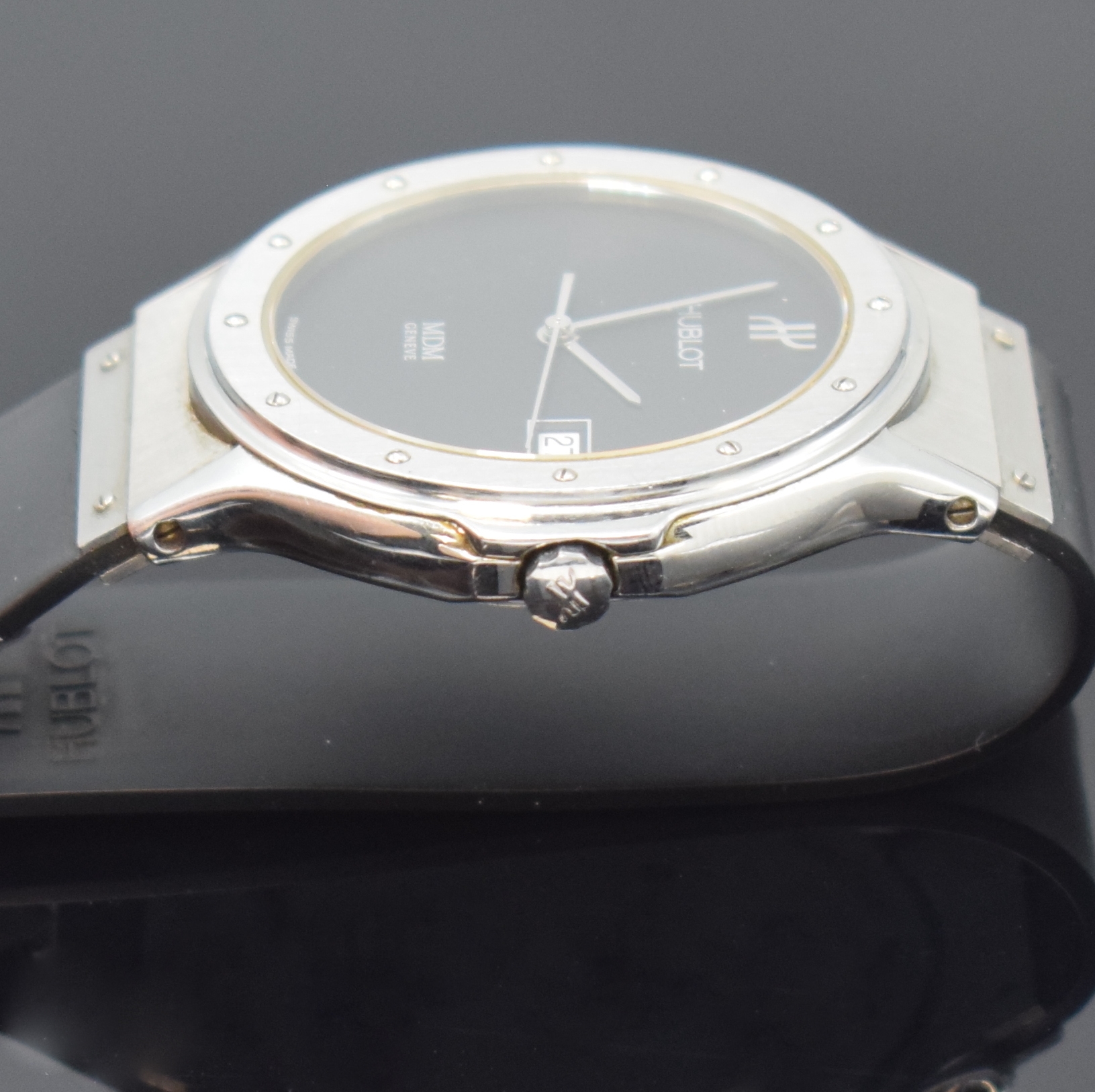 Detail e: HUBLOT MDM Herrenarmbanduhr Referenz 1521.1, Schweiz um 1992, quarz, Edelstahlgeh. inkl. Kautschukband m. dopp. Faltschl., Boden 6-fach verschr., ...