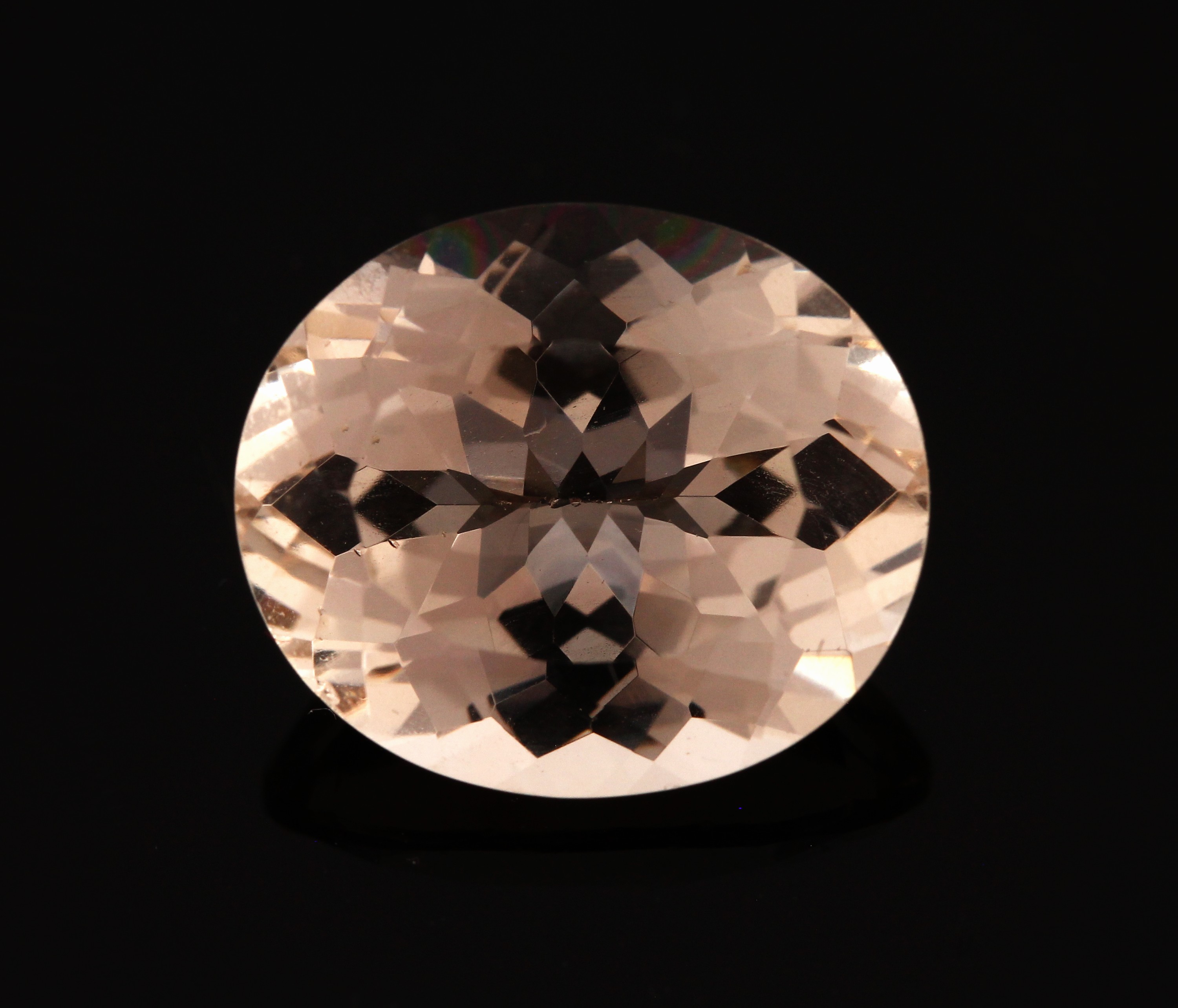 Loser Imperial Topas, ca. 7.56 ct, ovalfacett.