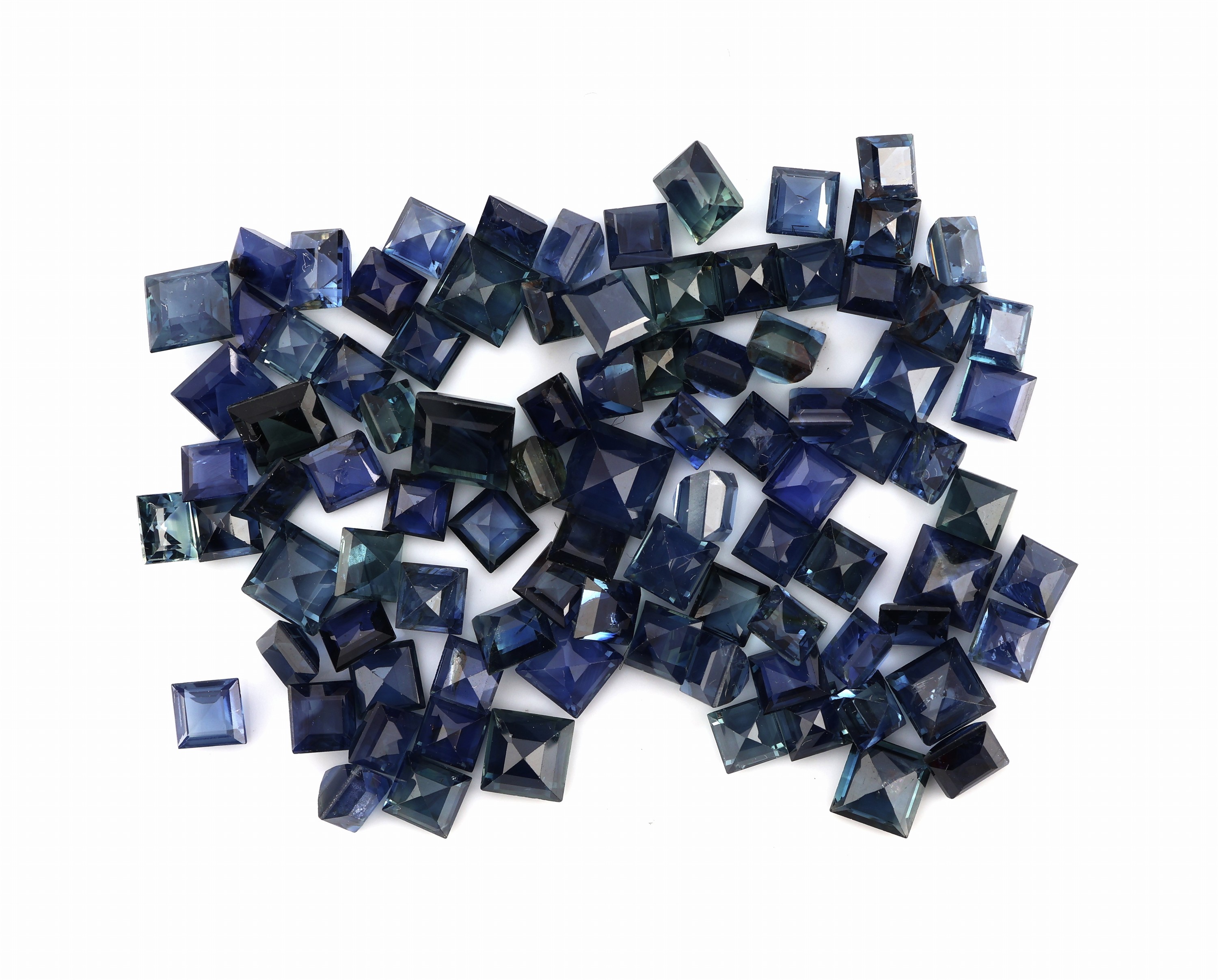 Lot lose Saphire zus. ca. 20.27 ct, Carrees inversch. Größen und Farbnuancen, Ausfassware