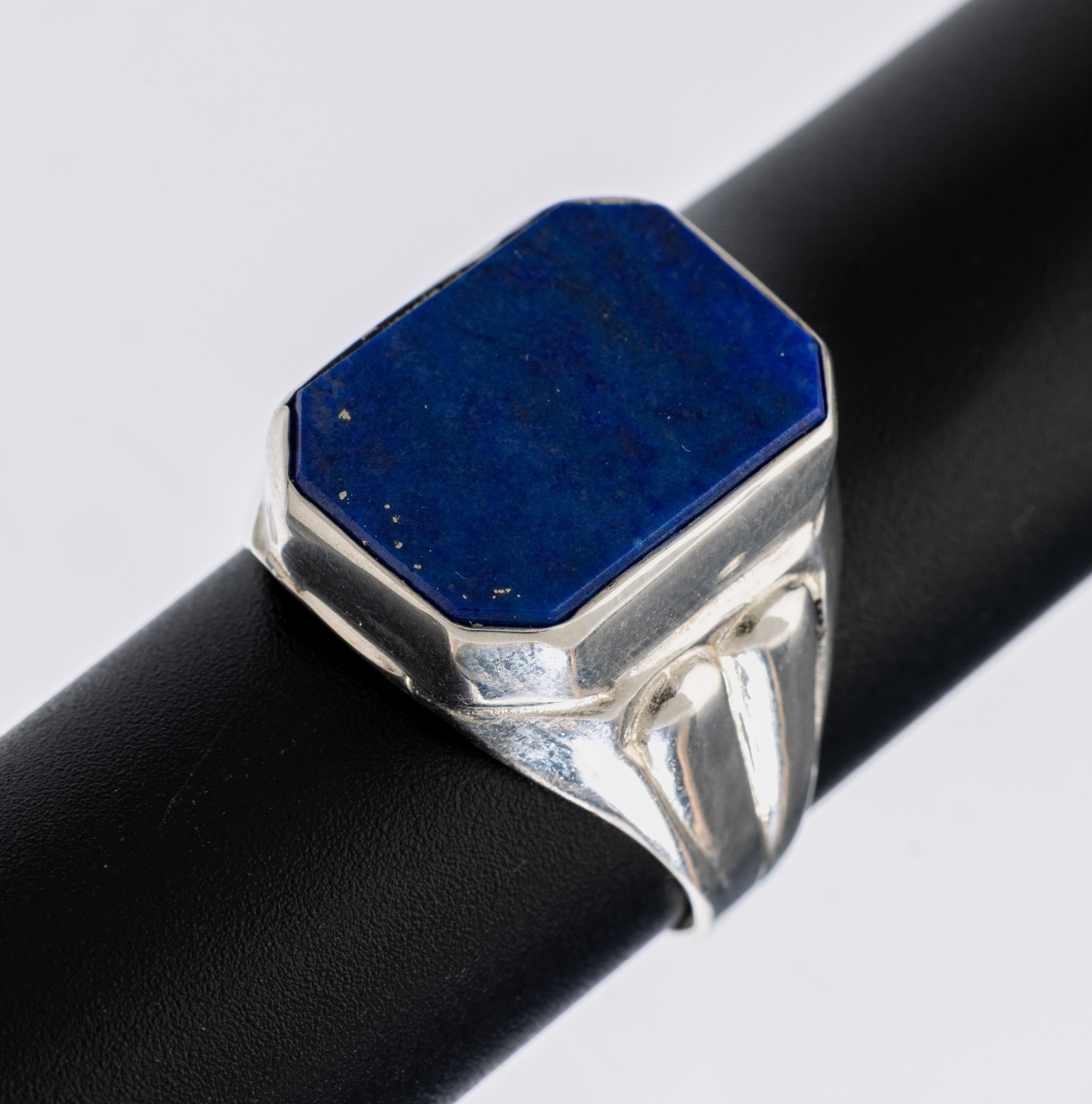 Lapislazuli-Siegelring, Silber gepr., schlichte Gestaltung, freie oktogonale Lapislazuli-Platte, RW 60