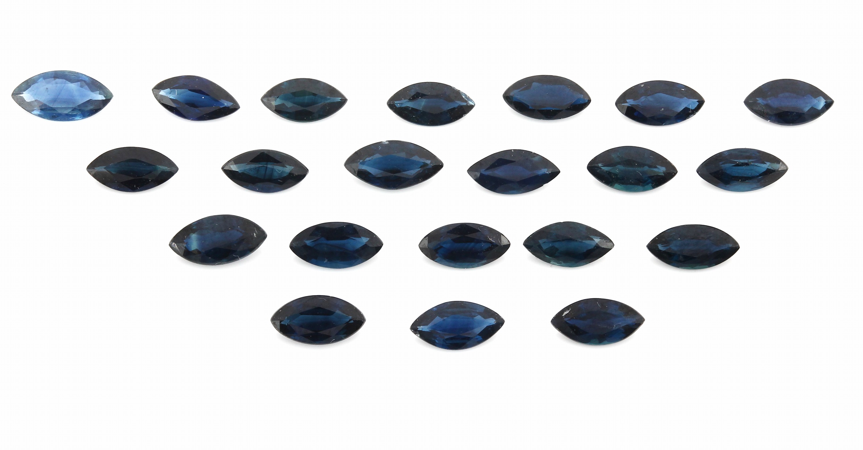 Lot lose Saphire, zus. ca. 10.59 ct, Marquise in versch. Größen und Farbnuancen, Ausfassware