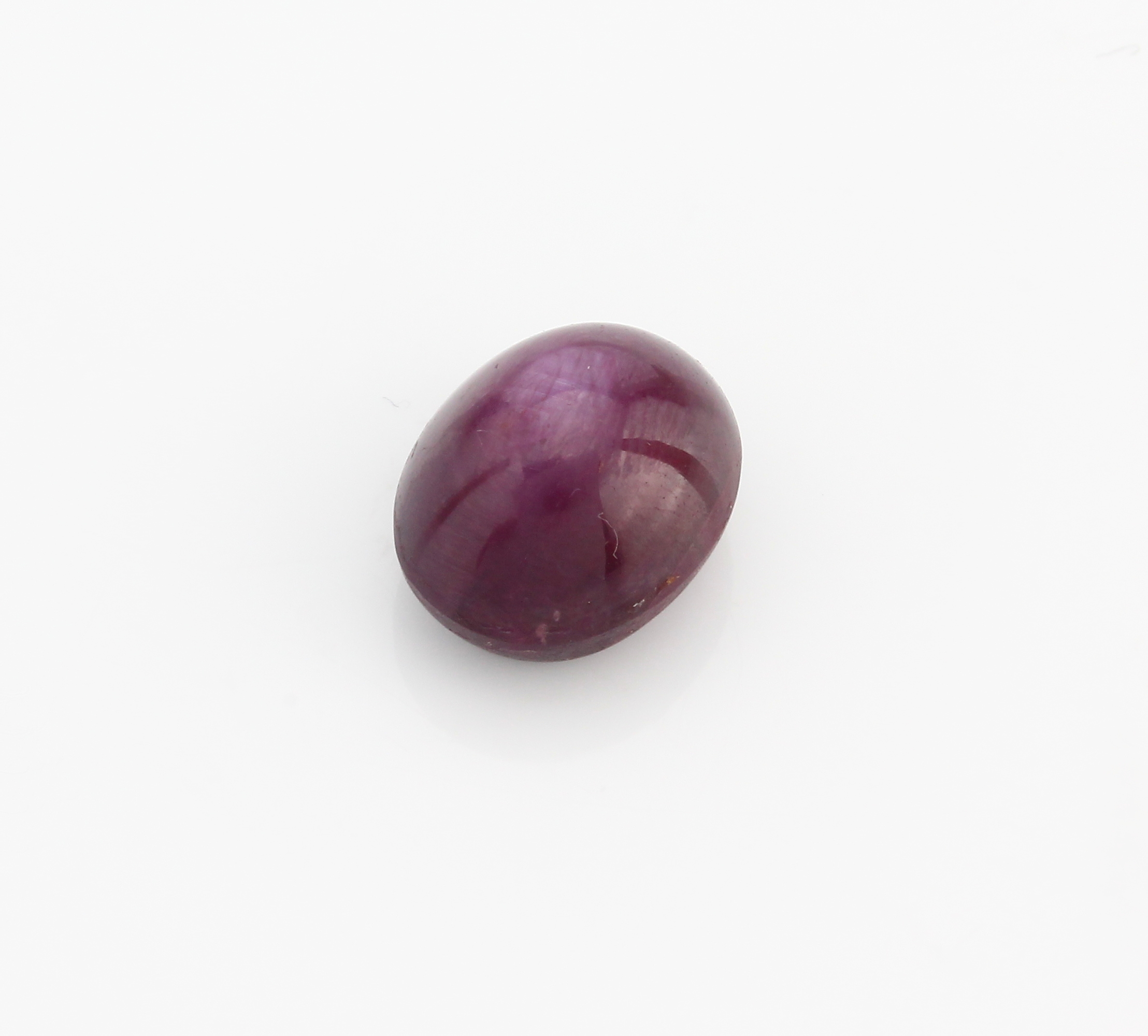 Detail a: Loser Sternrubin-Cabochon, ca. 10.64 ct, oval