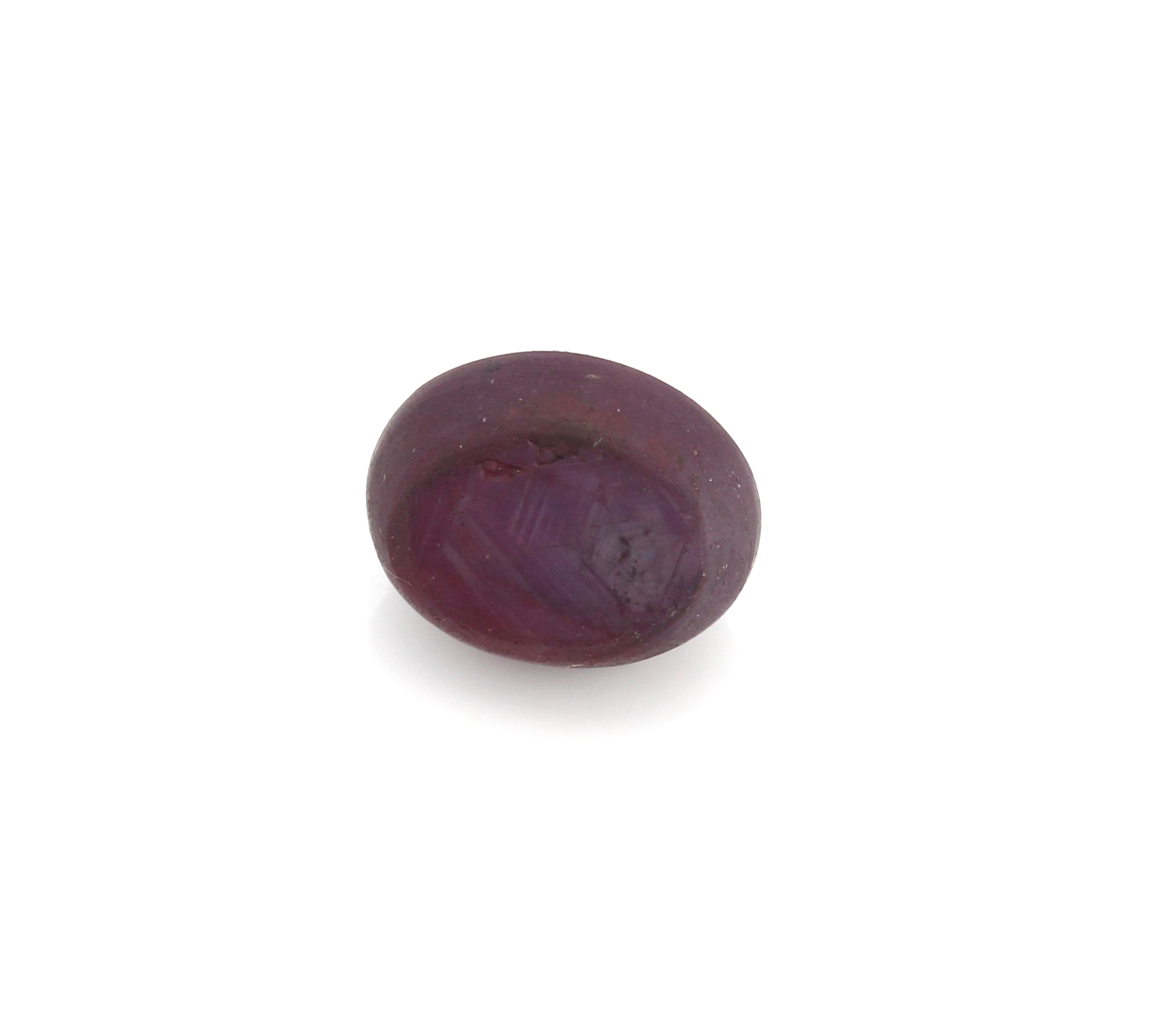 Detail b: Loser Sternrubin-Cabochon, ca. 10.64 ct, oval