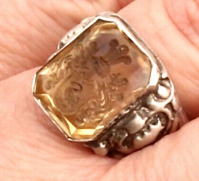 26900085d - Citrin-Siegelring, Silber gepr., facett. Citrin mit Intaglio, Darstellung eines ...
