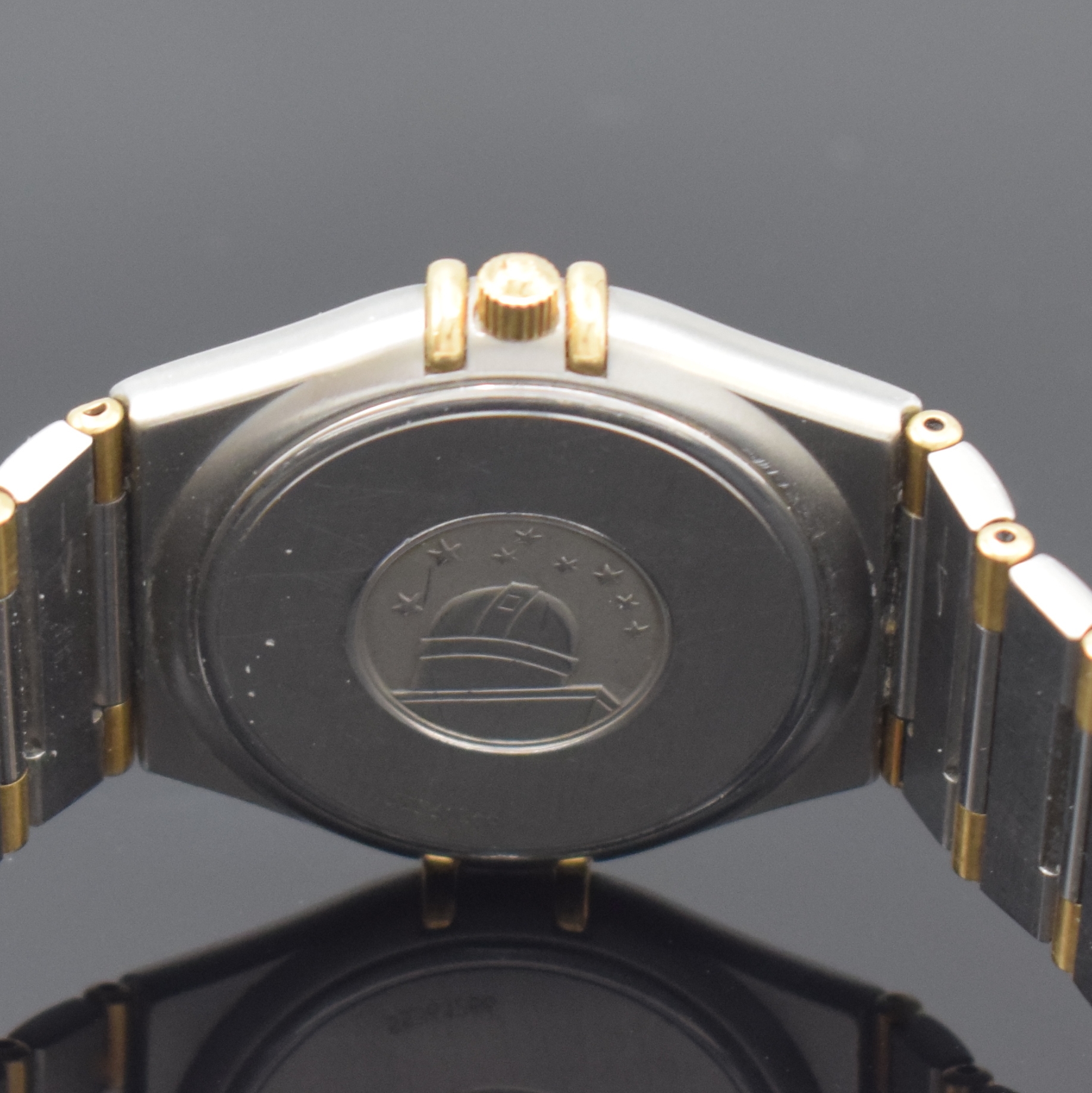 Detail e: OMEGA Constellation Armbanduhr Referenz 396 1201, Schweiz um 2000, quarz, Edelstahl und Gold kombiniert, Boden aufgedr., Gliederband m. Faltschl. ...