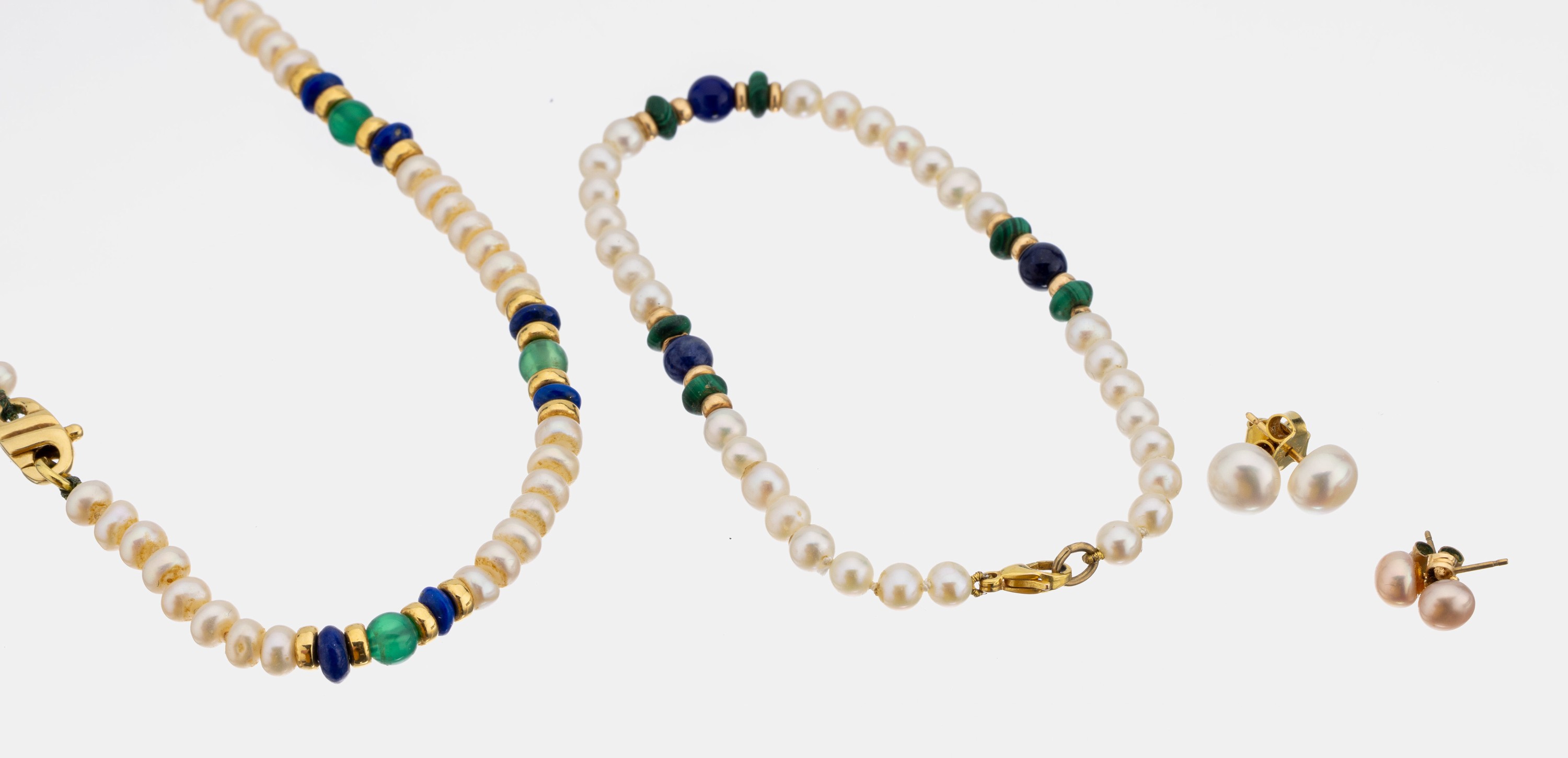 14 kt Gold Zuchtperl-Farbstein-Schmuckset, GG 585/000, best. aus: 1 Collier, Süßwasser- zuchtperllinsen, D. ca. 4.5 m, Zwischengliederaus GG, ...