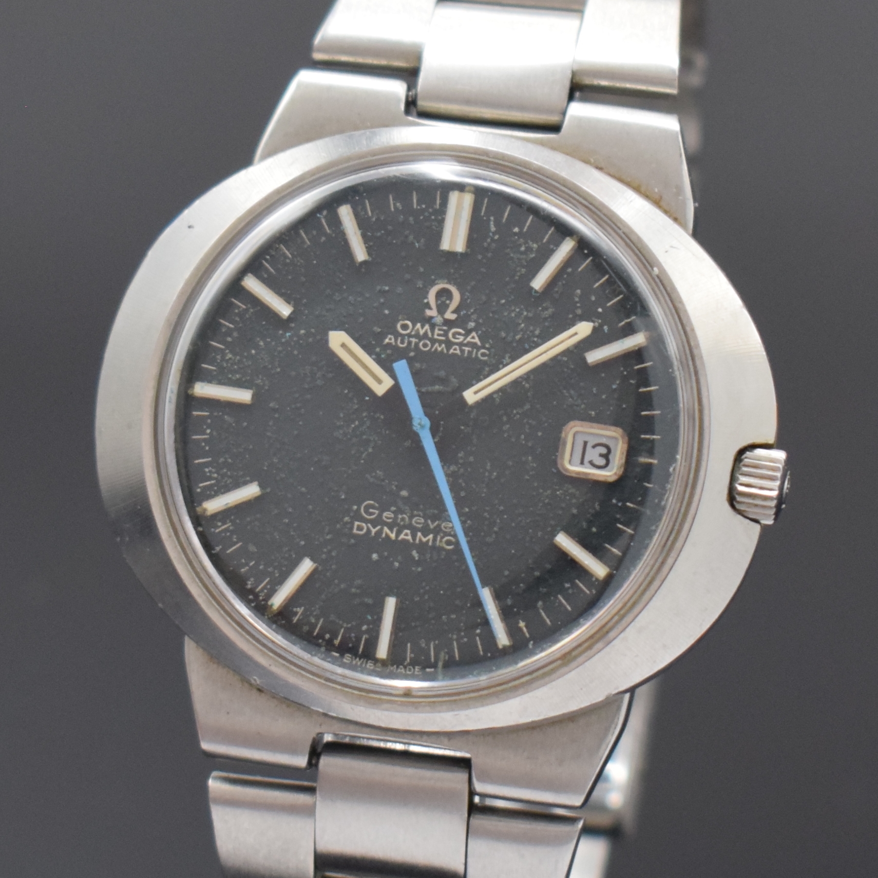 Detail a: OMEGA Geneve Dynamic Herrenarmbanduhr, Schweiz um 1970, Automatik, Edelstahl Monocoque-Geh. inkl. orig. Gliederband m. Faltschl., grau-blaues ...