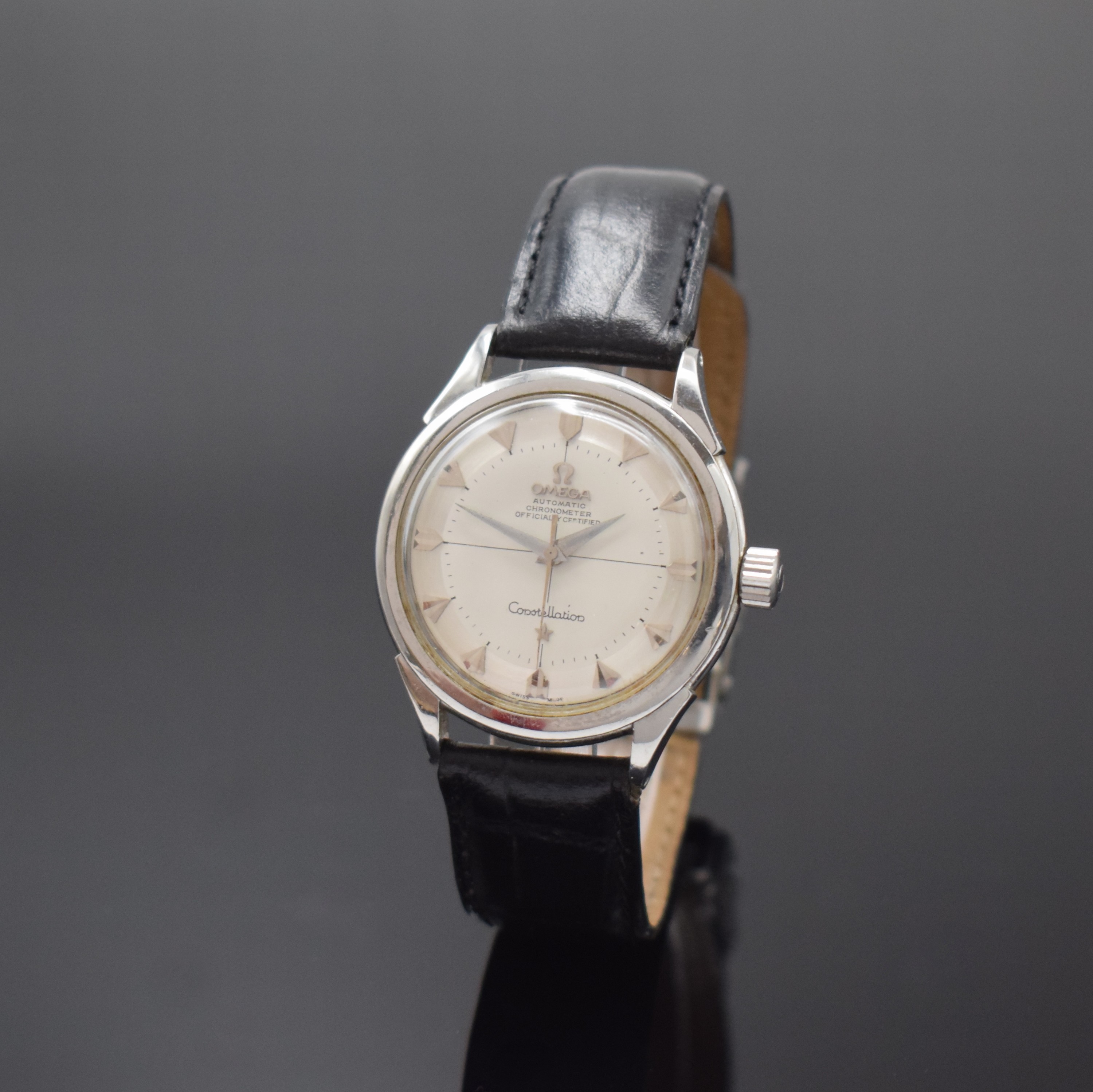 OMEGA Constellation Herrenarmbanduhr Chronometer in Stahl Referenz 2852-5SC, Schweiz um 1956, Automatik, Boden aufgedr., silb. Duoton-Zifferbl. m. ...
