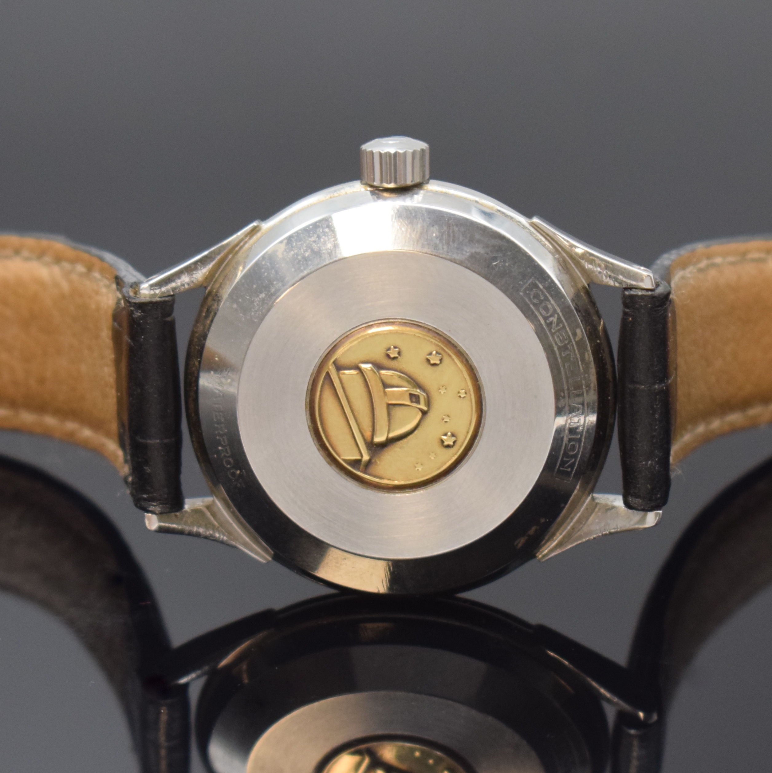 Detail c: OMEGA Constellation Herrenarmbanduhr Chronometer in Stahl Referenz 2852-5SC, Schweiz um 1956, Automatik, Boden aufgedr., silb. Duoton-Zifferbl. m. ...