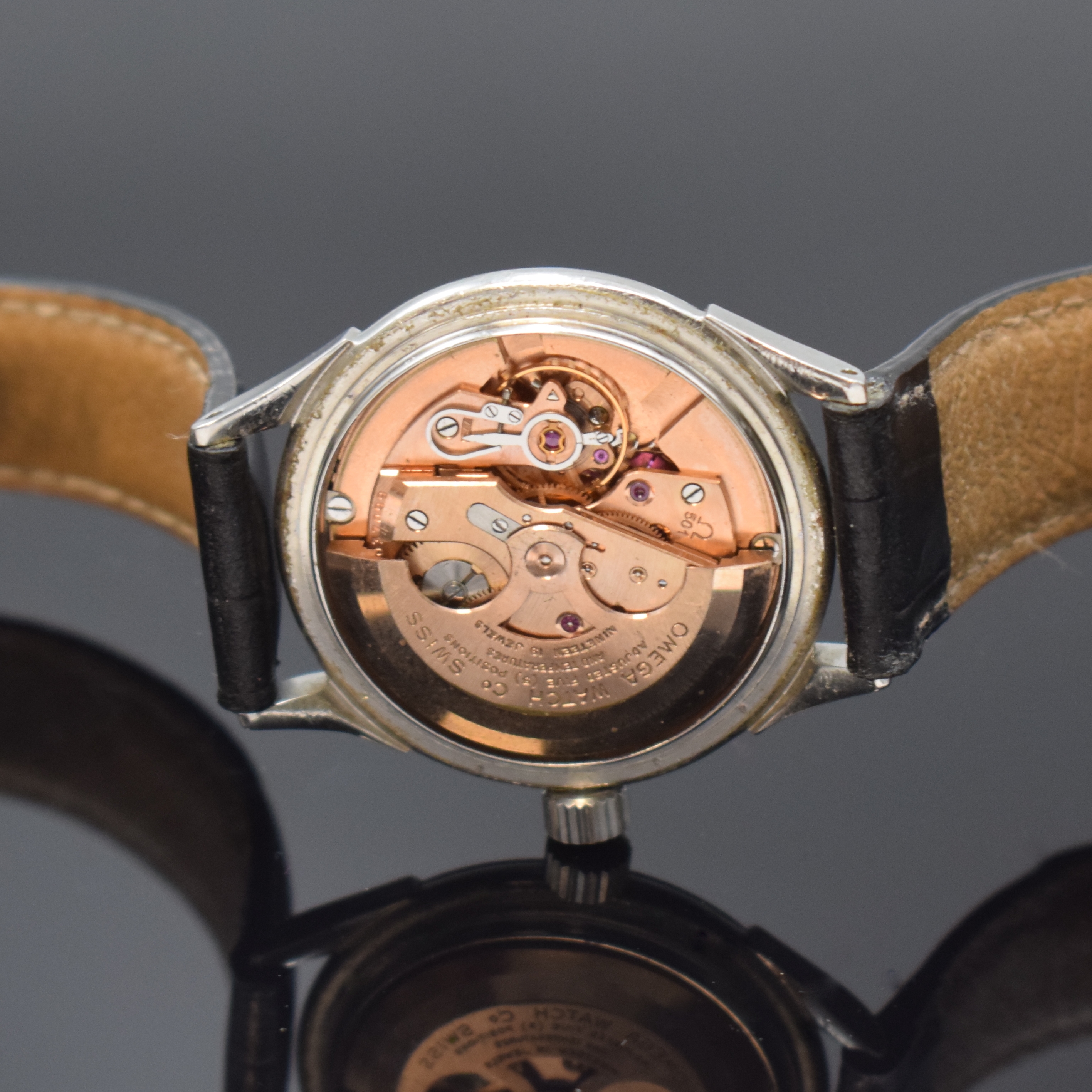 Detail e: OMEGA Constellation Herrenarmbanduhr Chronometer in Stahl Referenz 2852-5SC, Schweiz um 1956, Automatik, Boden aufgedr., silb. Duoton-Zifferbl. m. ...