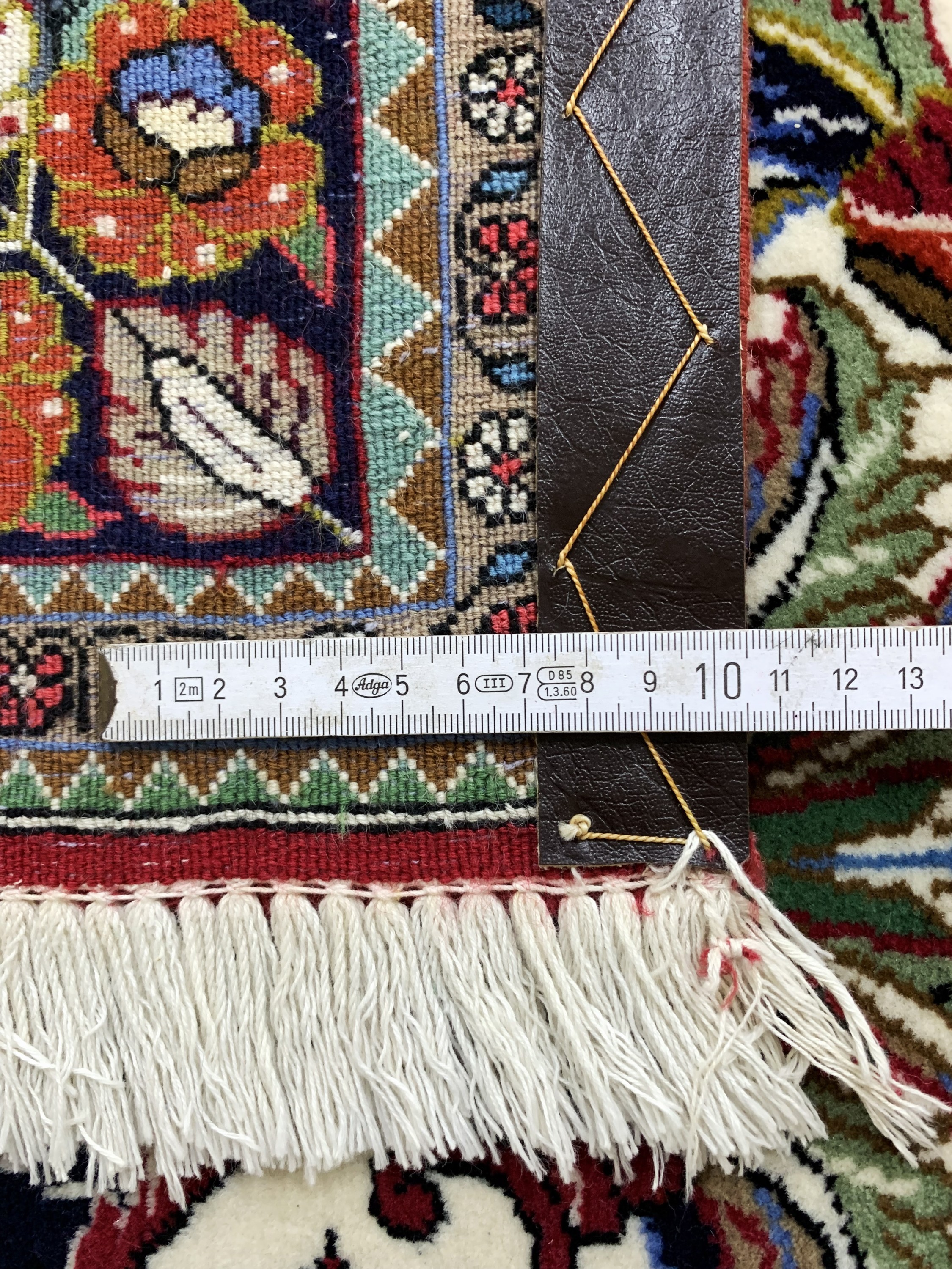Detail e: Ghom Kork, Persien, Ende 20.Jhd, Korkwolle auf Baumwolle, ca. 200 x 134 cm, EHZ:(nahezu Neuwertig).
