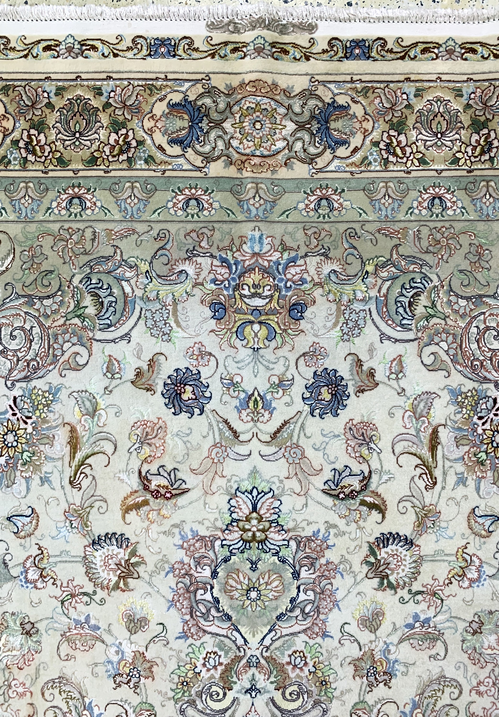 Detail f: Täbriz fein(60 Raj), Persien, Mitte 20.Jhd,Korkwolle mit und auf Seide, ca. 340 x 235 cm,ca. 640.000 Kn/qm, EHZ: 2(fleckig)