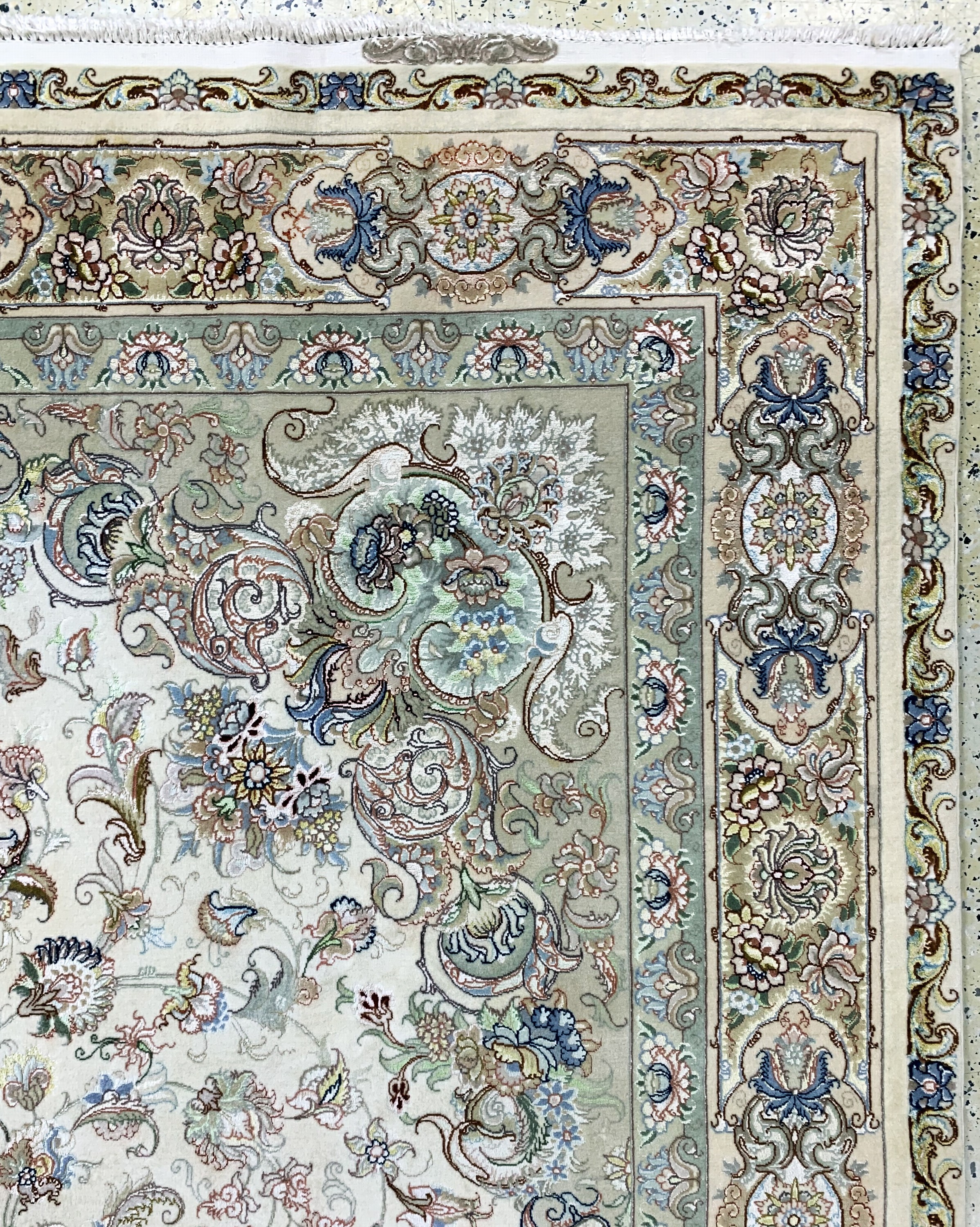 Detail g: Täbriz fein(60 Raj), Persien, Mitte 20.Jhd,Korkwolle mit und auf Seide, ca. 340 x 235 cm,ca. 640.000 Kn/qm, EHZ: 2(fleckig)