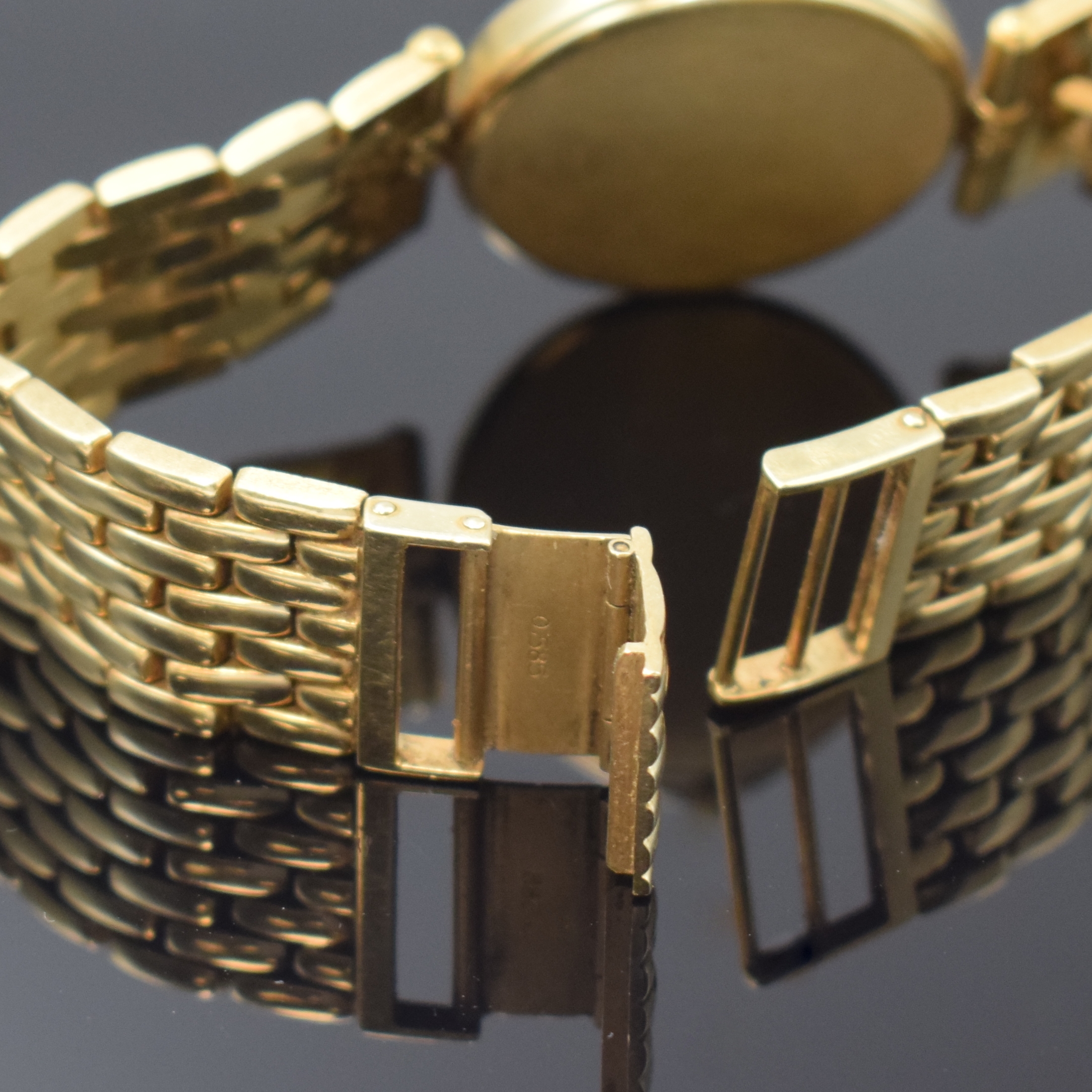 Detail b: PRIOSA Armbanduhr in GG 585/000 mit Diamanten, Schweiz um 1975, quarz, Goldband, Boden gedr., Lünette m. 4 Diamanten bes., cremefarb. Zifferbl. m. ...