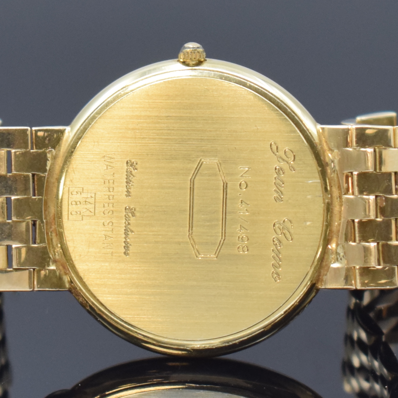 Detail d: JEAN COMO auf 498 Stück imitierte Armbanduhr in GG 585/000, Schweiz um 1980, quarz, Goldband, Boden aufgedr., weißes Zifferbl. m. röm. Zahlen, ...