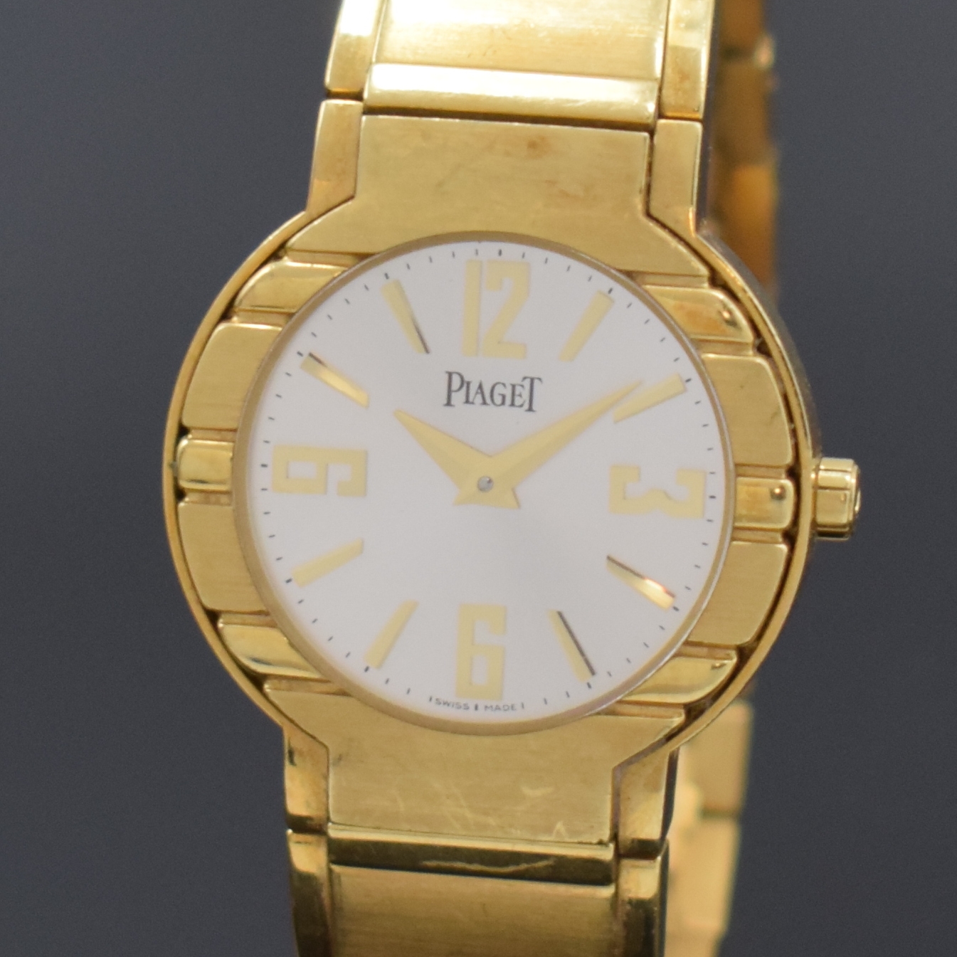 Detail a: PIAGET Polo Damenarmbanduhr in GG 750/000 Referenz 27500, Schweiz um 2000, quarz, orig, Goldband m. dopp. Faltschl., Boden 6- fach verschr., silb. ...