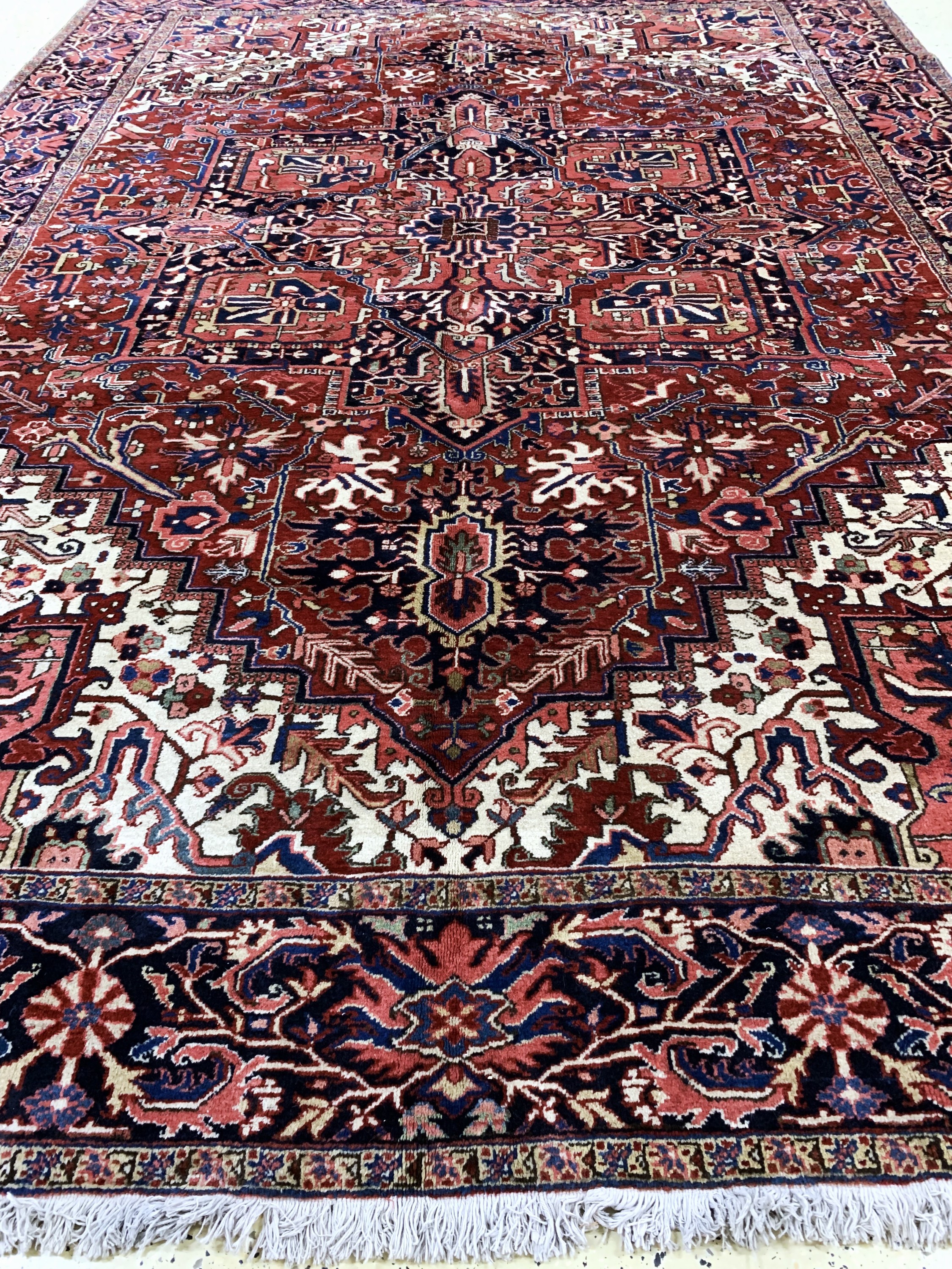 Detail g: Heriz alt, Persien, Mitte 20.Jhd, Wolle aufBaumwolle, ca. 415 x 295 cm, EHZ: 1-2
