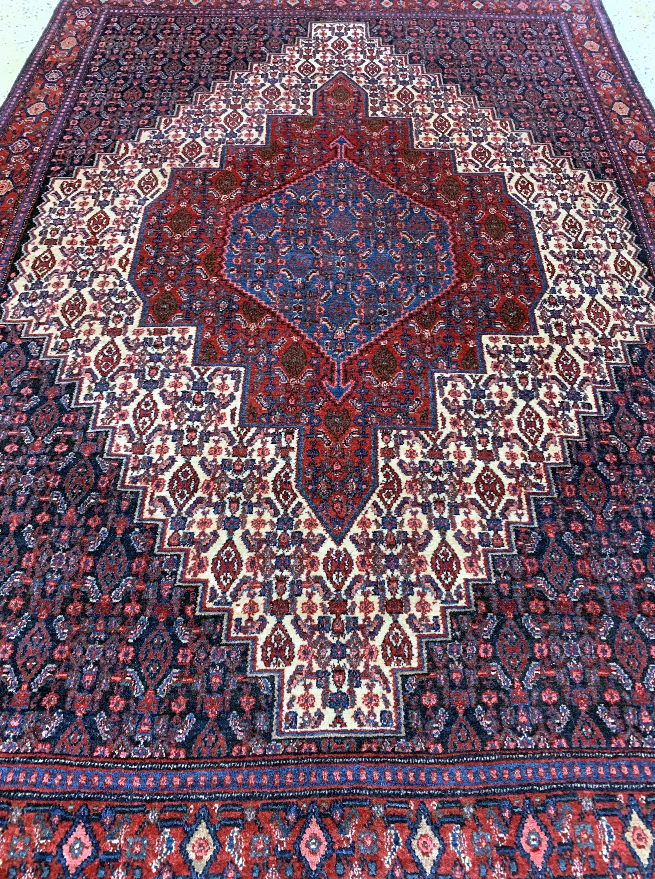 Detail d: Senneh alt, Persien, Anfang 20.Jhd, Wolle auf Baumwolle, ca. 215 x 147 cm, EHZ: 2