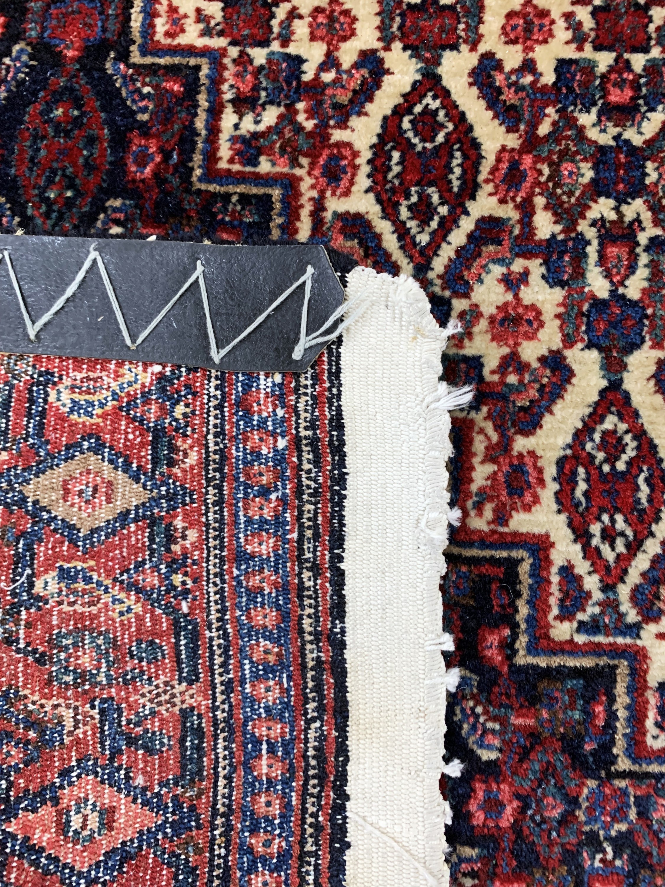 Detail e: Senneh alt, Persien, Anfang 20.Jhd, Wolle auf Baumwolle, ca. 215 x 147 cm, EHZ: 2