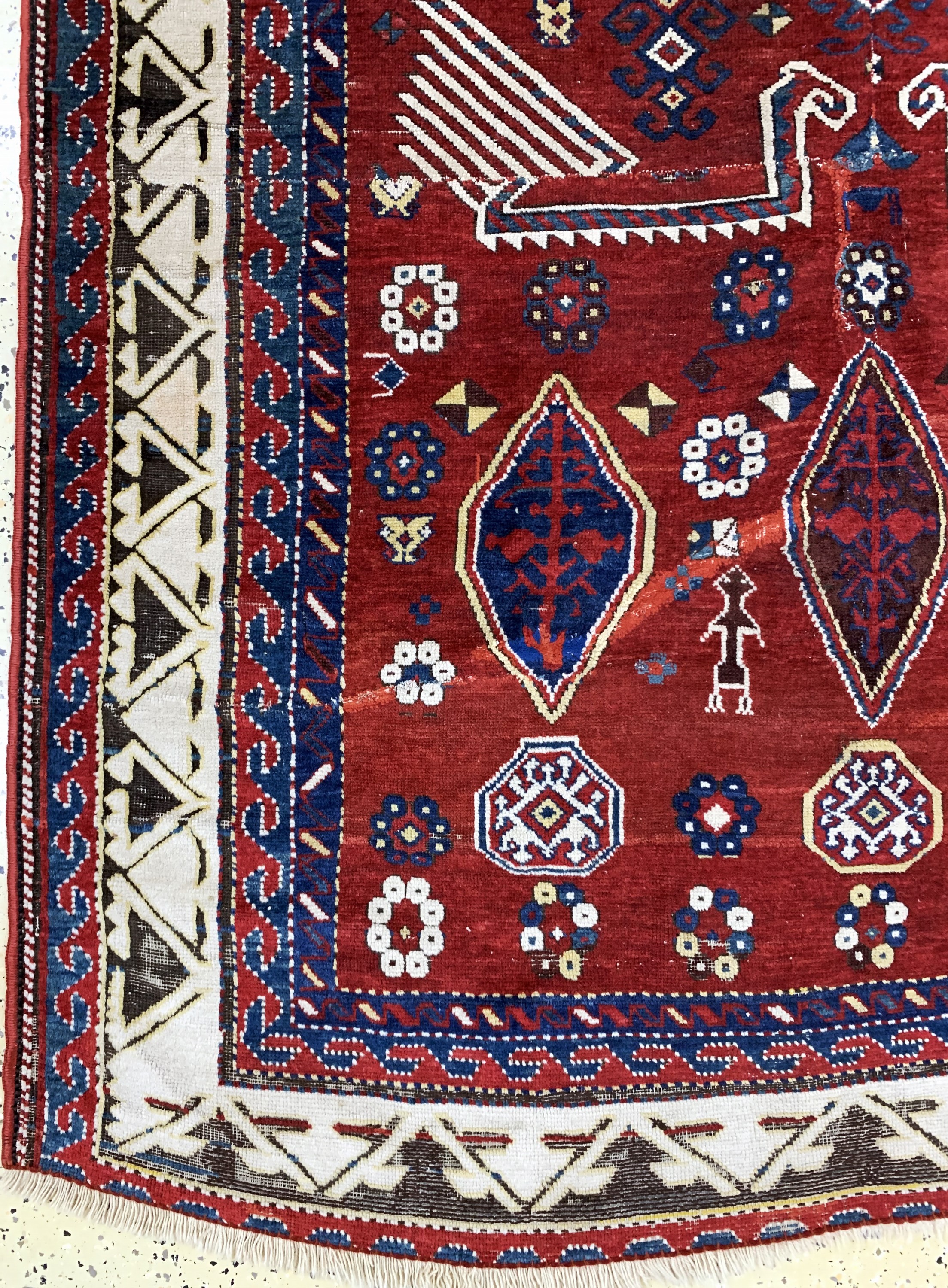 Detail b: Antiker Kazak, Kaukasus, 19.Jhd, Wolle auf Wolle, ca. 285 x 160 cm, EHZ: 4, (mehrfach zusammengesetzt & restauriert).