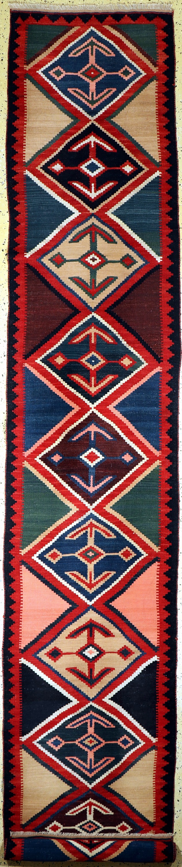 Ghaschgai Kelim"Galerie", Persien, Mitte 20.Jhd, Wolle auf Wolle, ca. 520 x 82 cm, EHZ:(nahezu Neuwertig).