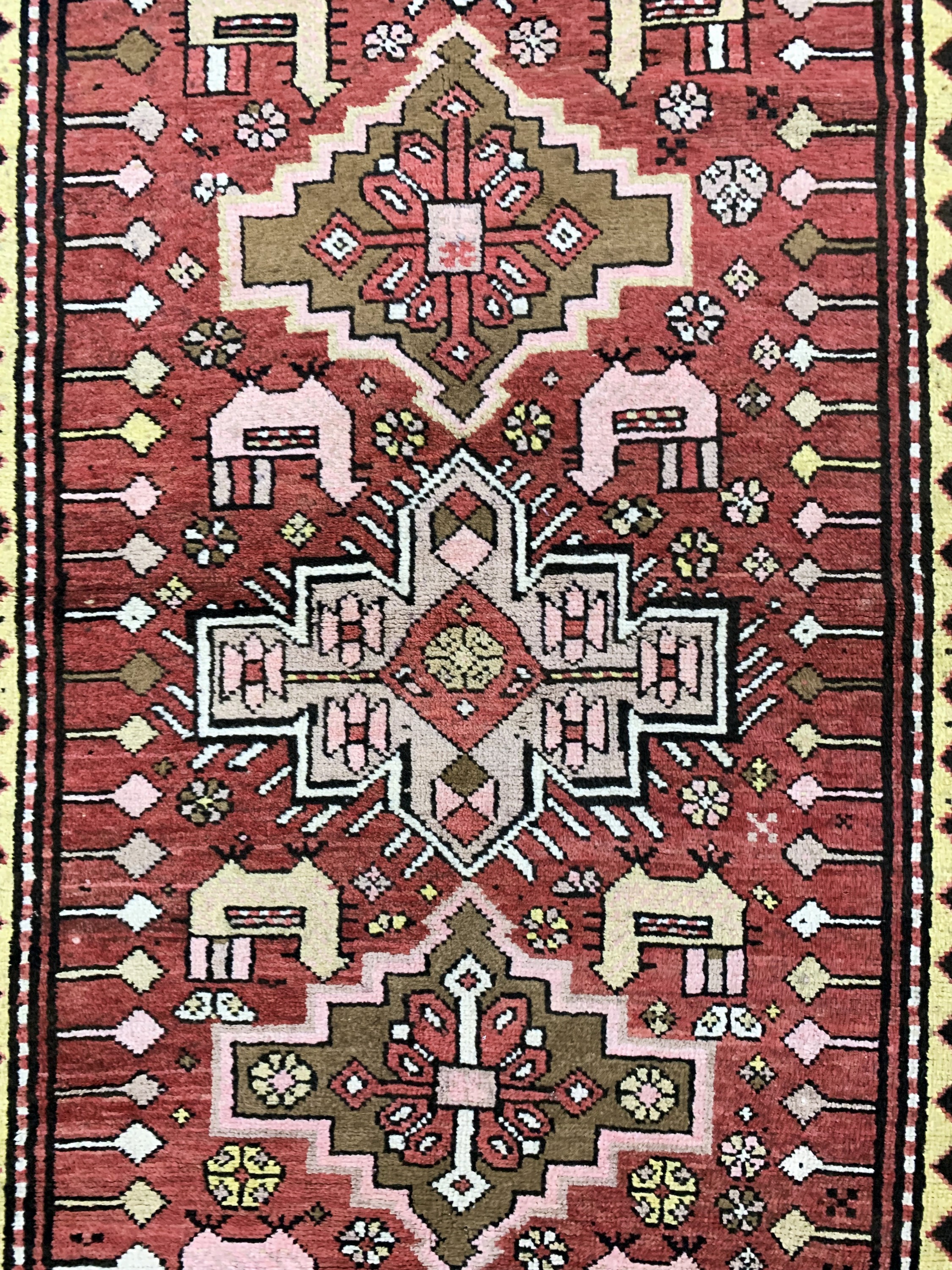 Detail b: Karabagh alt, Kaukasus, Anfang 20.Jhd, Wolle auf Wolle, ca. 244 x 125 cm, EHZ: 2-3