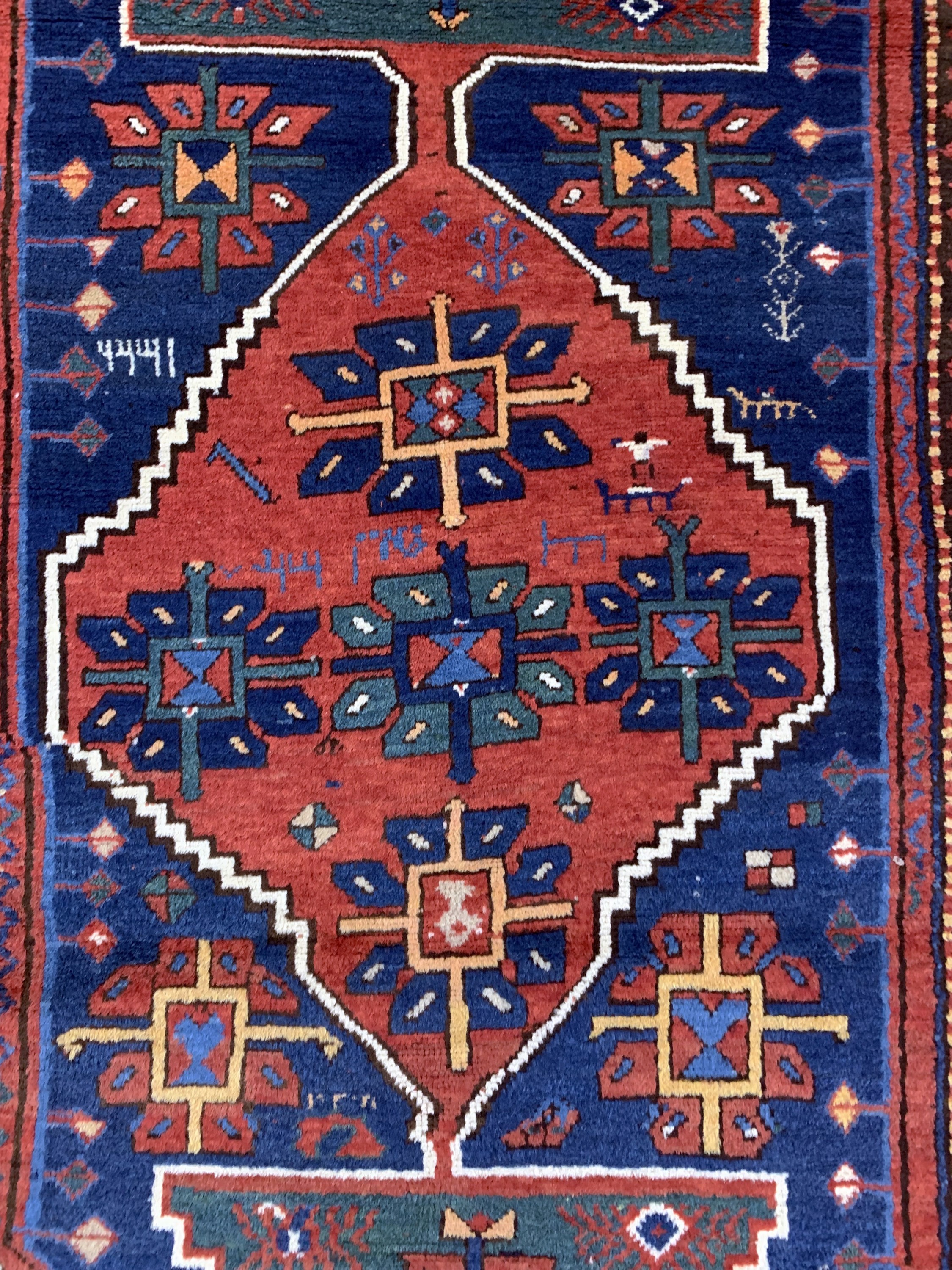 Detail b: Antiker Kazak, Kaukasus, datiert 1334(1914), Wolle auf Wolle, ca. 245 x 116 cm,EHZ: 2