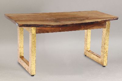 Image 26900506 - Wohnzimmertisch, Nußbaumholz, ausgegossen mit Epoxidharz, naturgeölt, ...