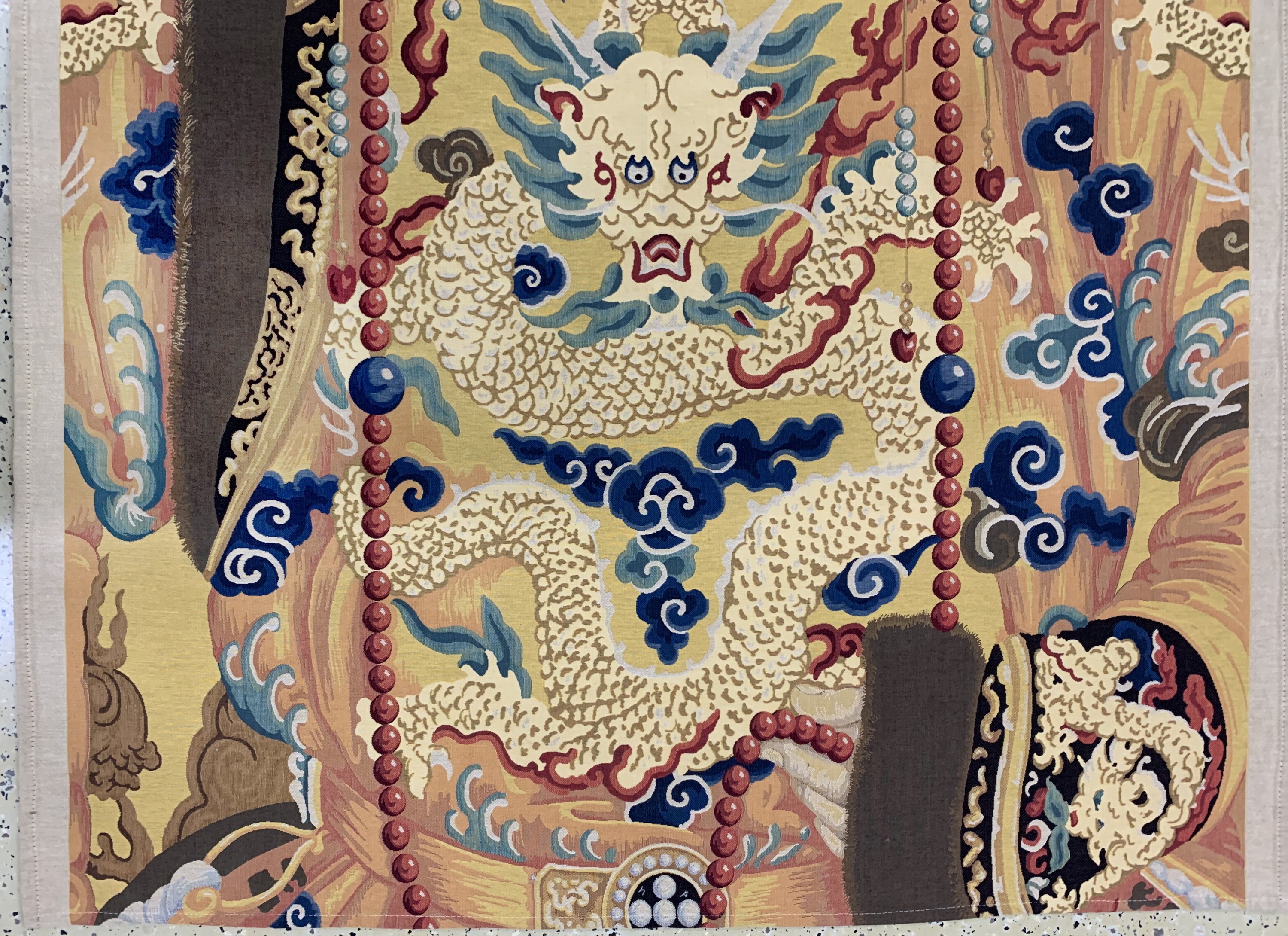 Detail b: Kaiserliches"Portrait", Maschinell-gewebt, Ende 20.Jhd, Leinen, ca. 300 x 140 cm, EHZ: 1-2