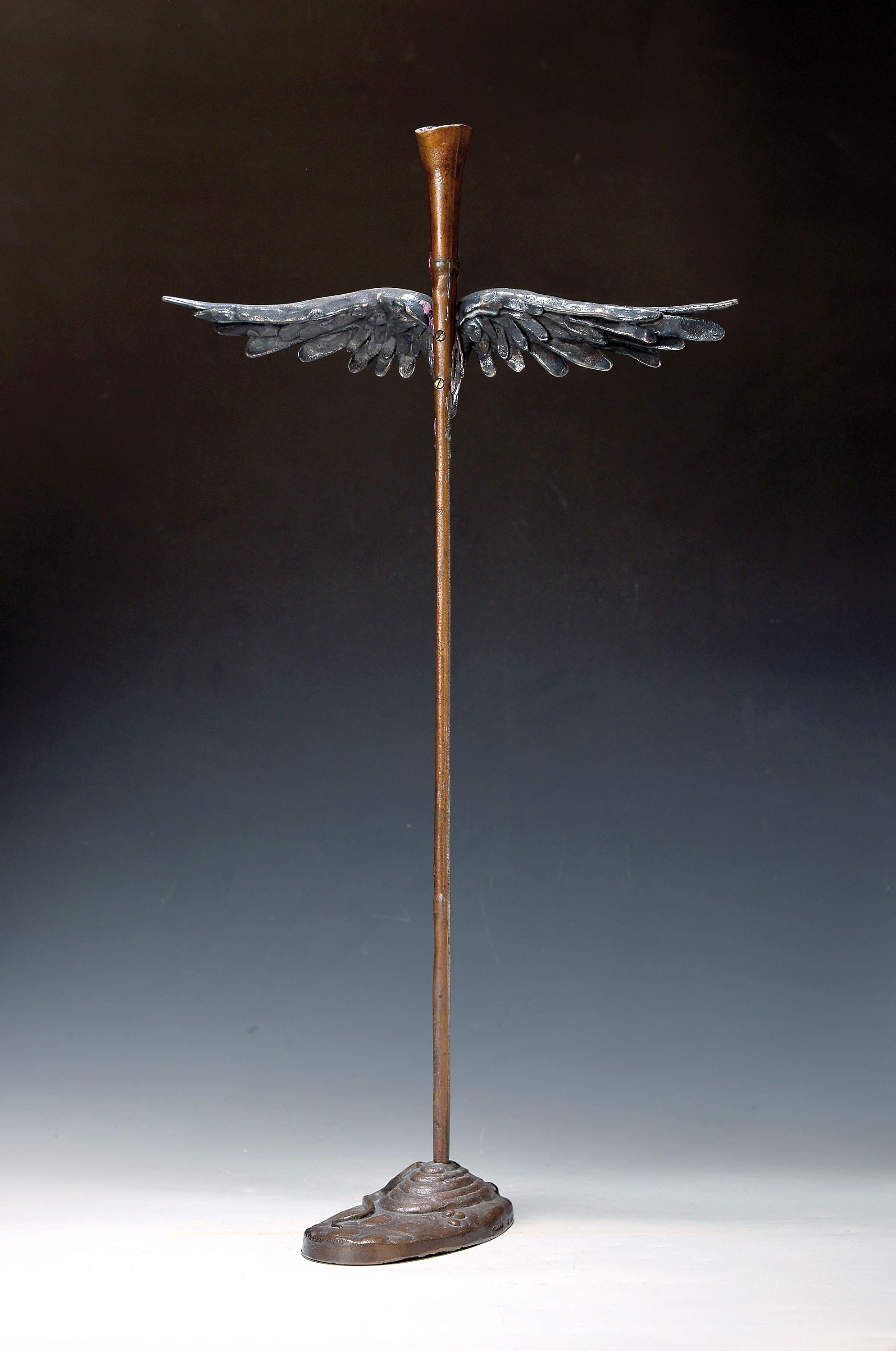 Paul Wunderlich, 1927-2010, Flügelleuchter, Bronze, sign., dat. 1979 und num. 55/300, ca. 61 cm