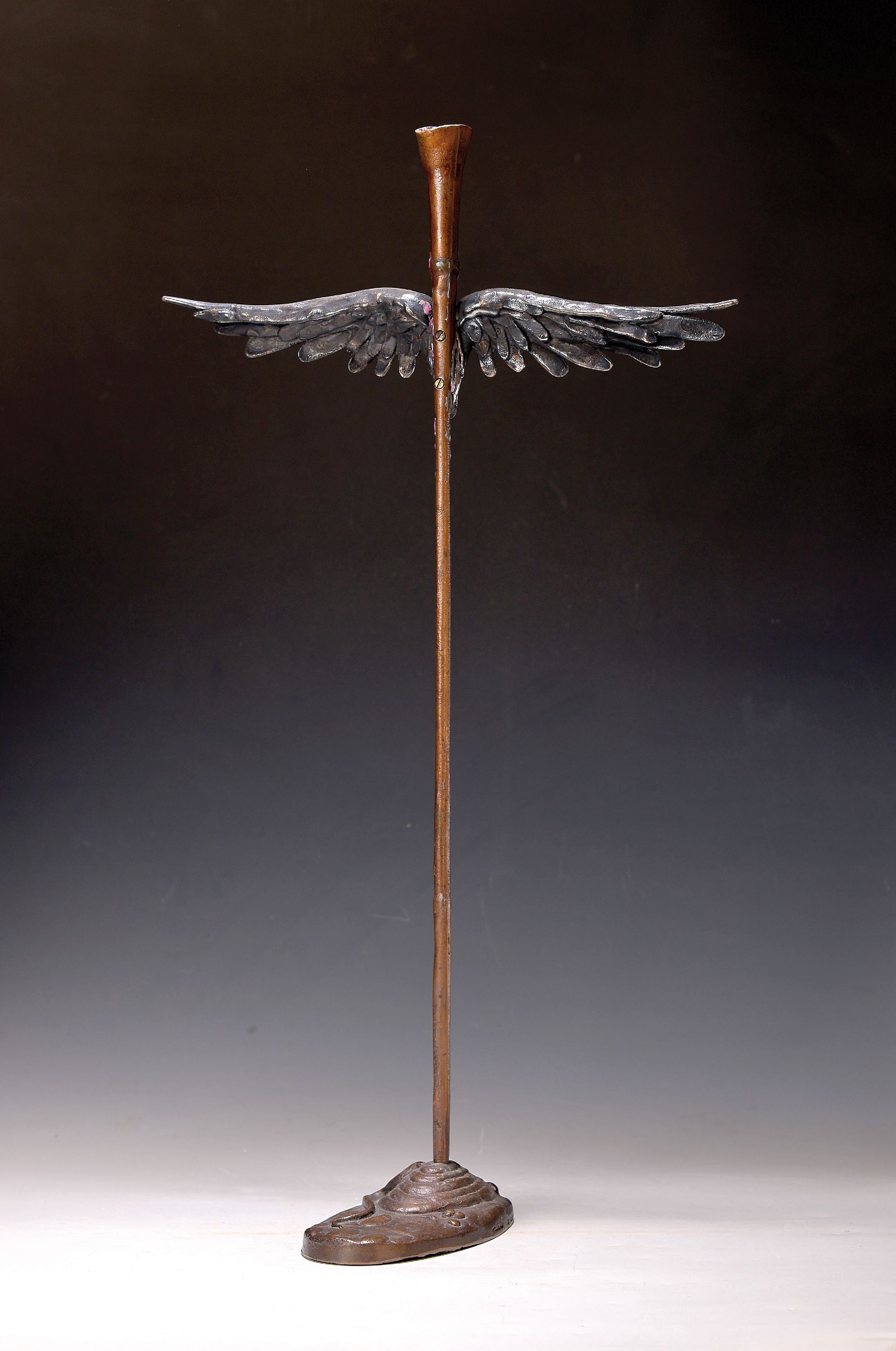 Detail k: Paul Wunderlich, 1927-2010, Flügelleuchter, Bronze, sign., dat. 1979 und num. 55/300, ca. 61 cm