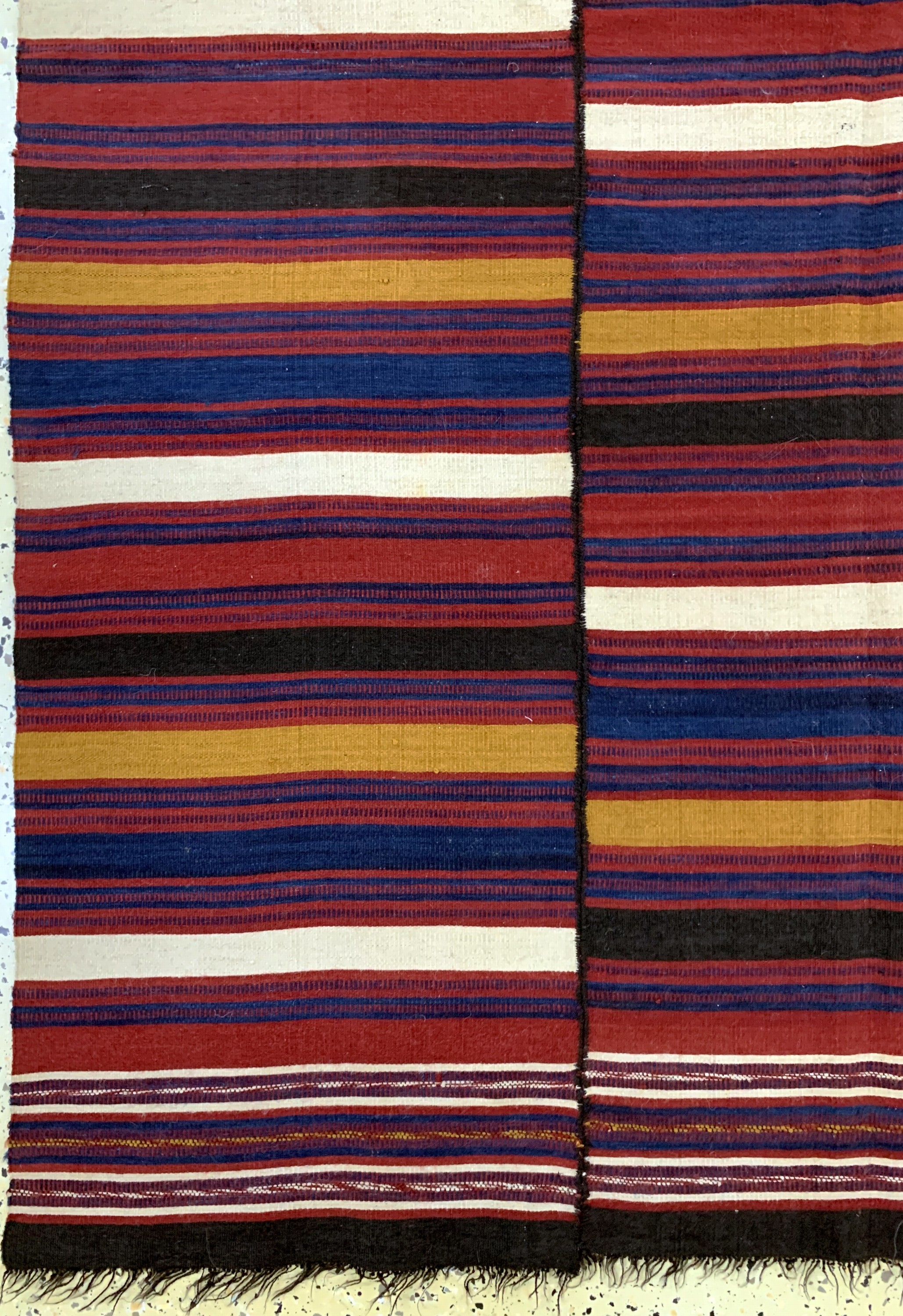 Detail b: Kelim fein(3 Bahnig), Persien, Anfang 20.Jhd, Wolle auf Wolle, ca. 210 x 150 cm, EHZ: 2(kleine Restaurierungen).