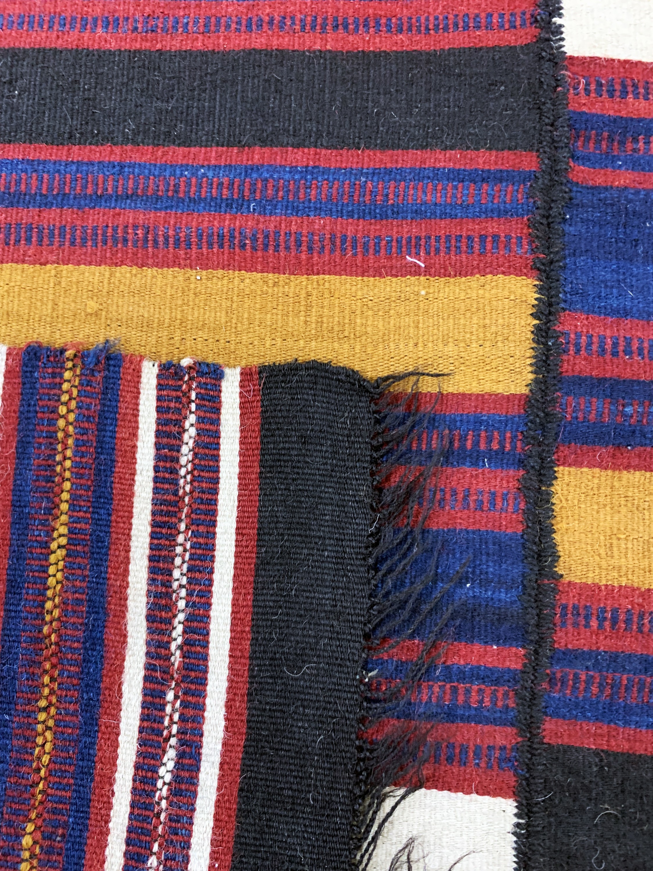 Detail f: Kelim fein(3 Bahnig), Persien, Anfang 20.Jhd, Wolle auf Wolle, ca. 210 x 150 cm, EHZ: 2(kleine Restaurierungen).