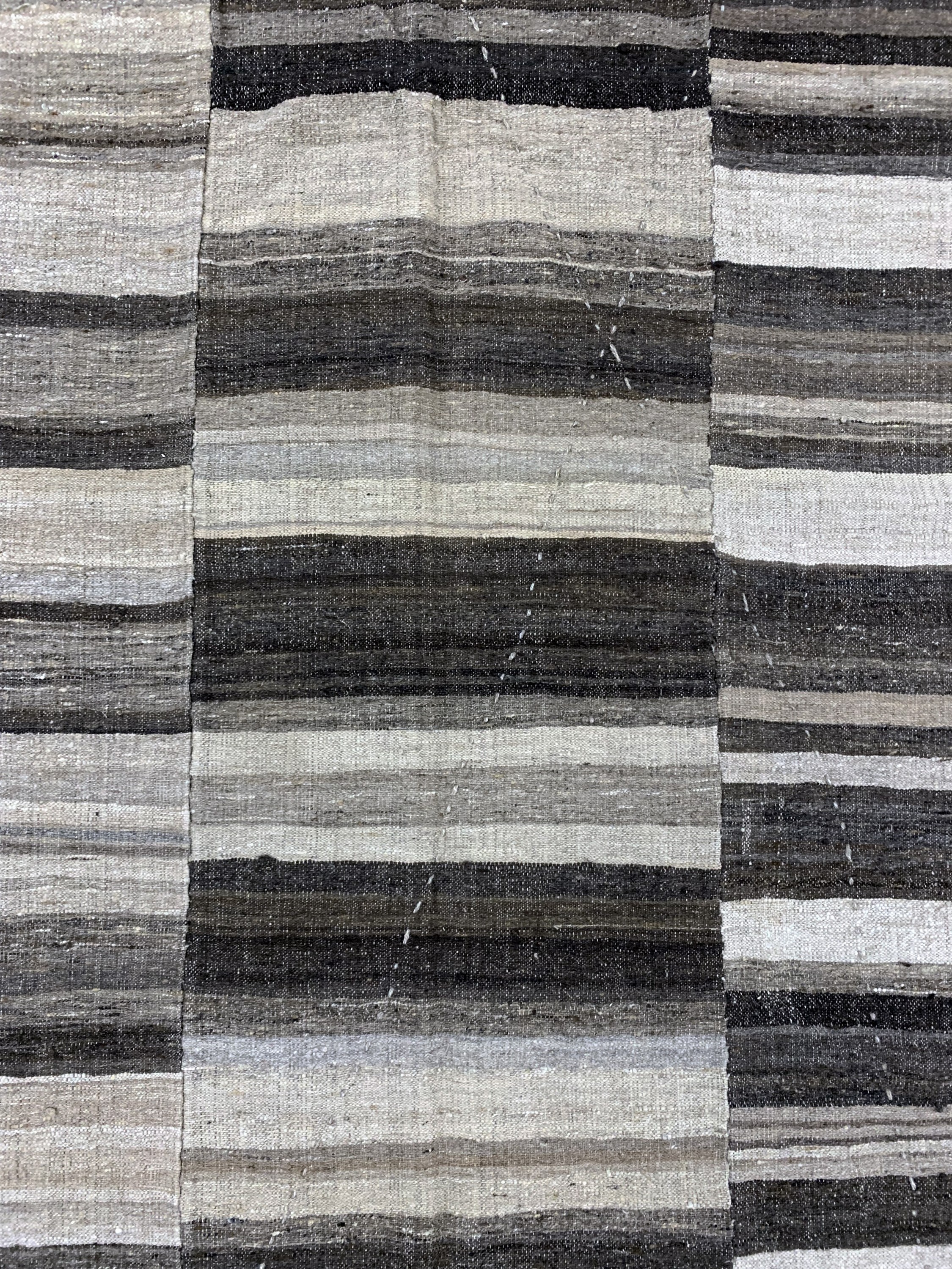 Detail c: Mazandaran Kelim(3 Bahnig), Persien, Mitte 20.Jhd, Wolle auf Wolle, ca. 410 x 186 cm, EHZ: 2