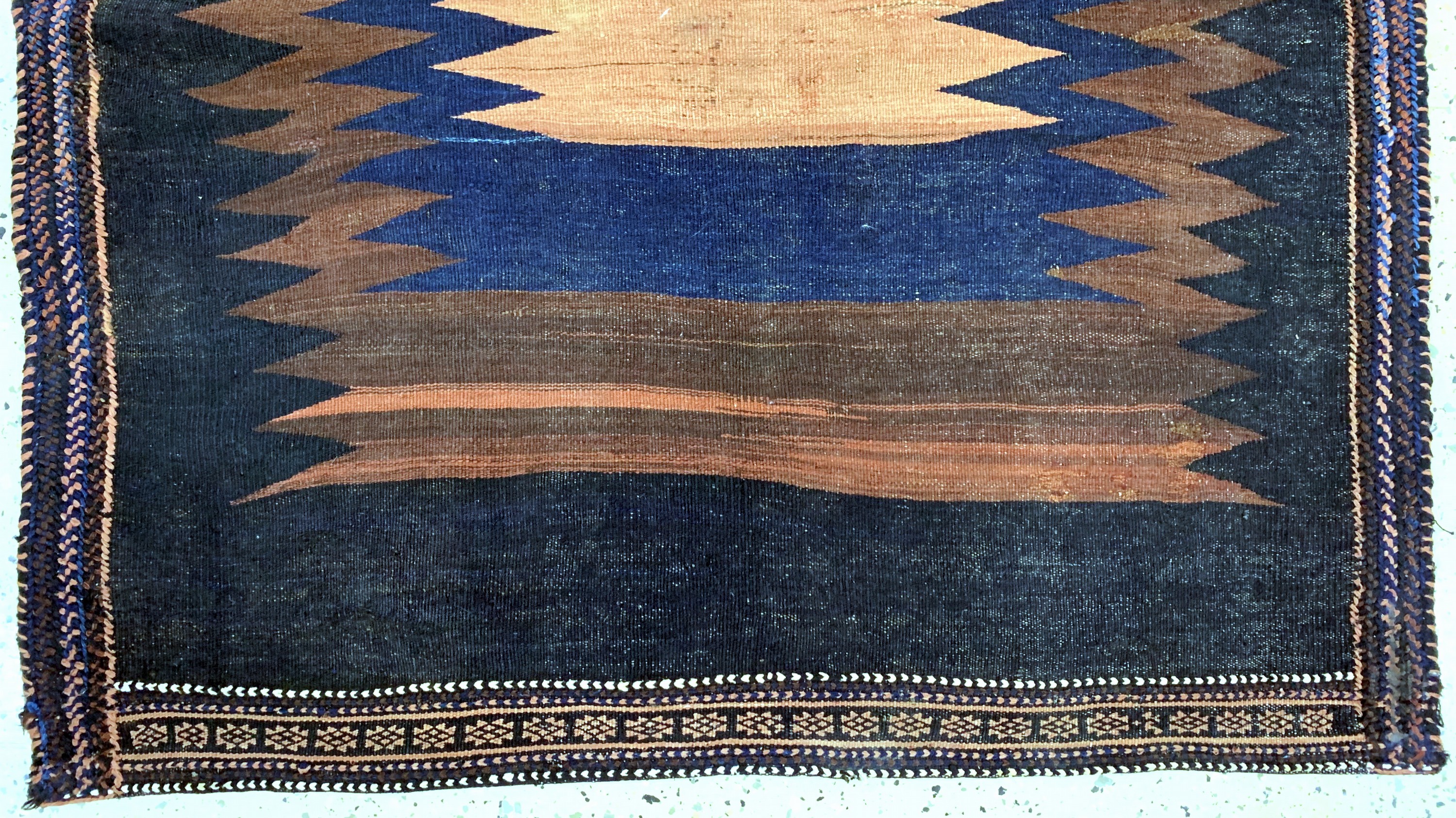 Detail b: Afschar Sofreh, Persien, Anfang 20.Jhd, Wolle auf Wolle, ca. 118 x 106 cm, EHZ: 2