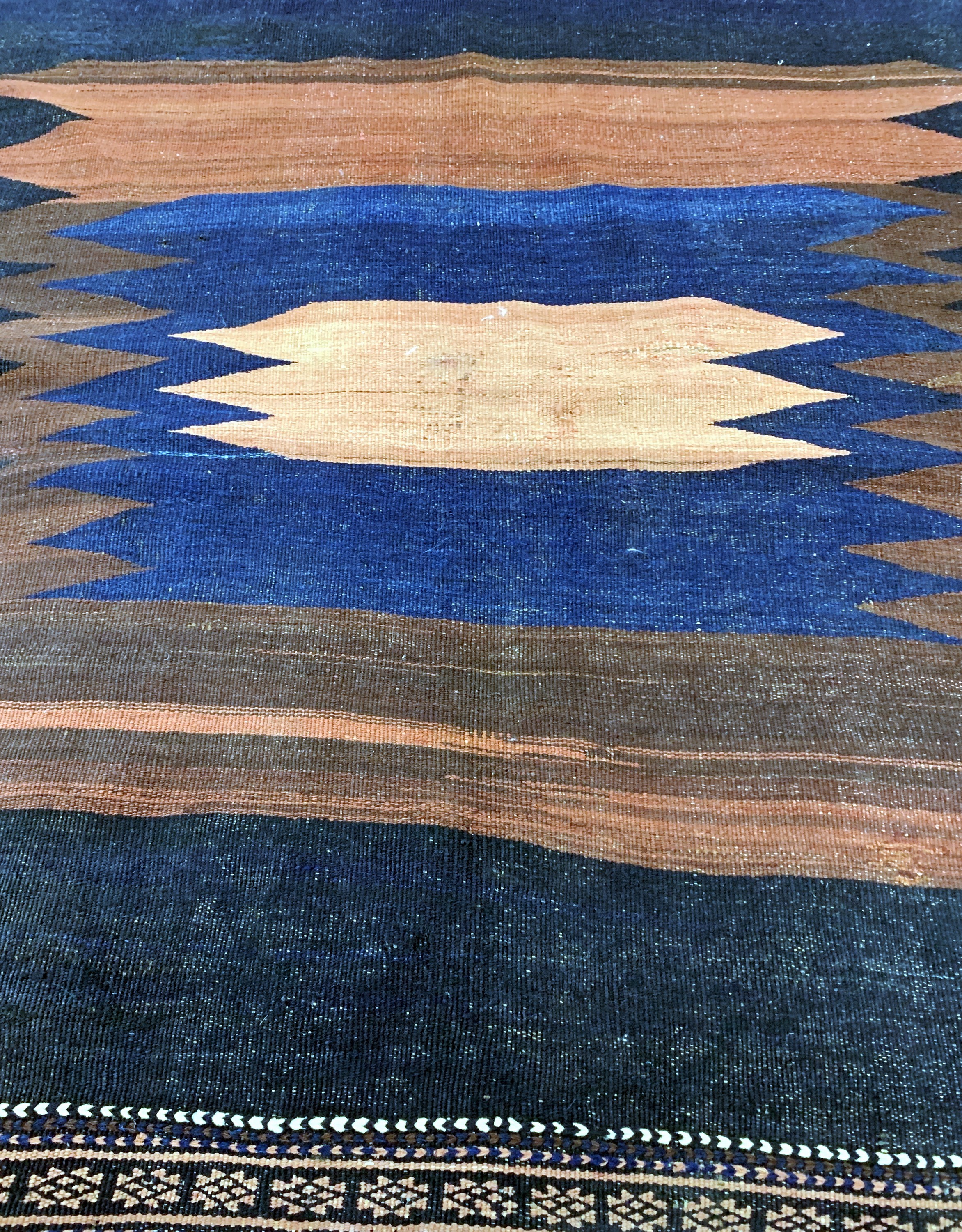 Detail c: Afschar Sofreh, Persien, Anfang 20.Jhd, Wolle auf Wolle, ca. 118 x 106 cm, EHZ: 2