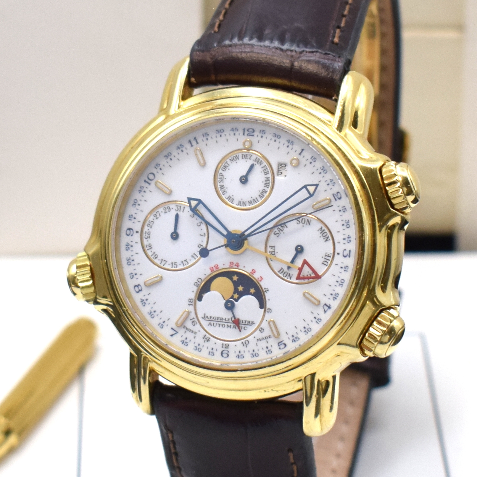 Detail a: Jaeger-LeCoultre astronomische Herrenarmbanduhr Calendrier Perpetual Grand Reveil in GG 750/000 Referenz 180.1.99, Schweiz um 1992, massives Goldgeh. ...