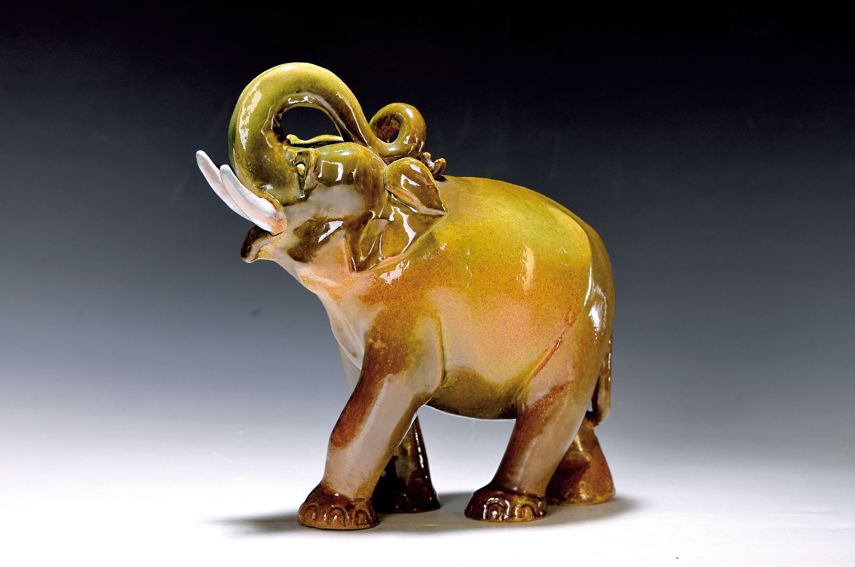 Carl Egler, 1896 Rappenau - 1982 Karlsruhe, Kunstkeramik, Elefant, staffiert, am Fuß signiert, ca. 25 x 23 x 10 cm