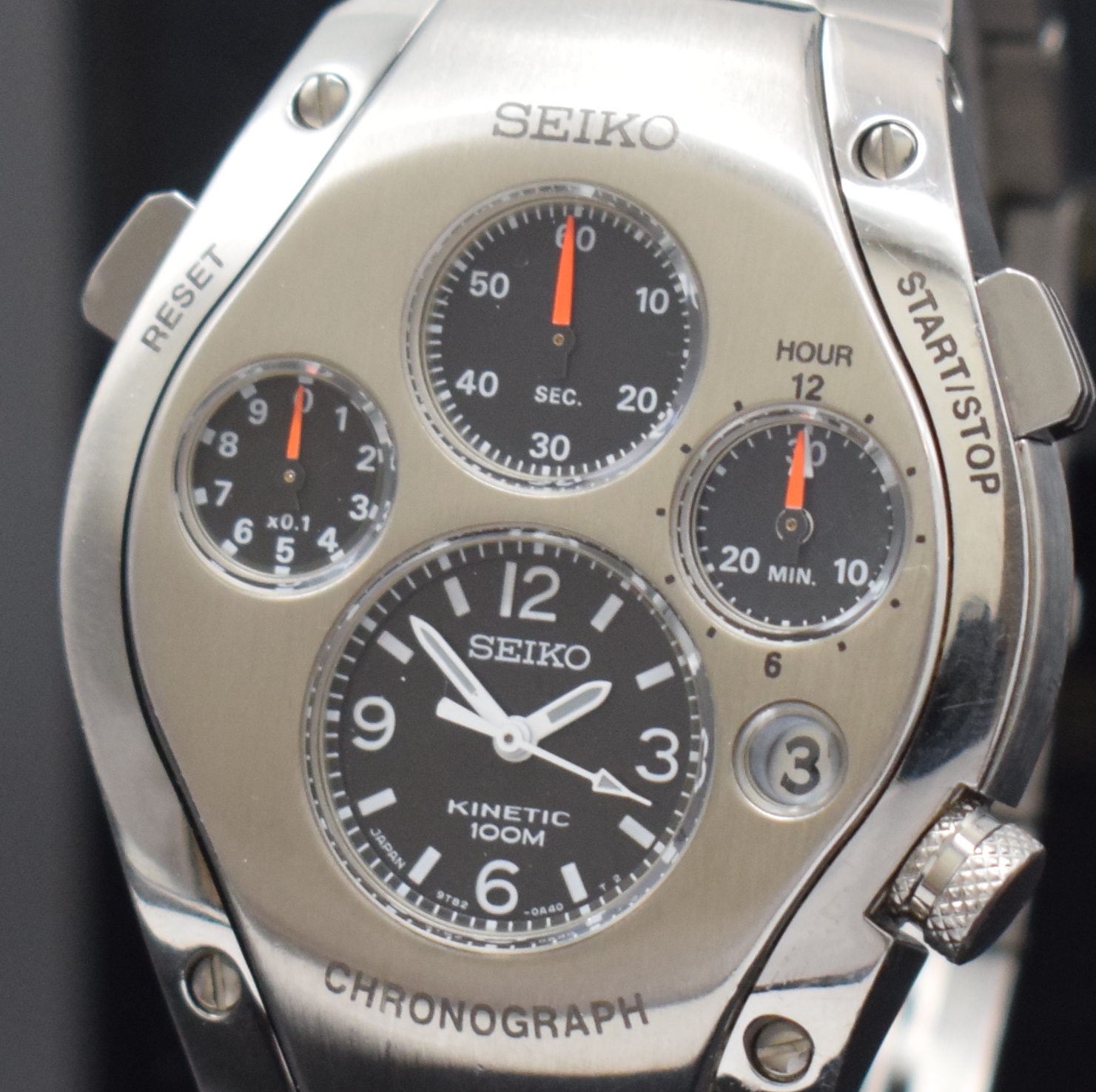 Detail a: SEIKO Kinetic SPORTURA Herrenarmbanduhr mit Chronograph Referenz 9T82-0A50, Japan 1990er Jahre, Automatik-Generatorprinzip, massiv Edelstahlgeh. ...