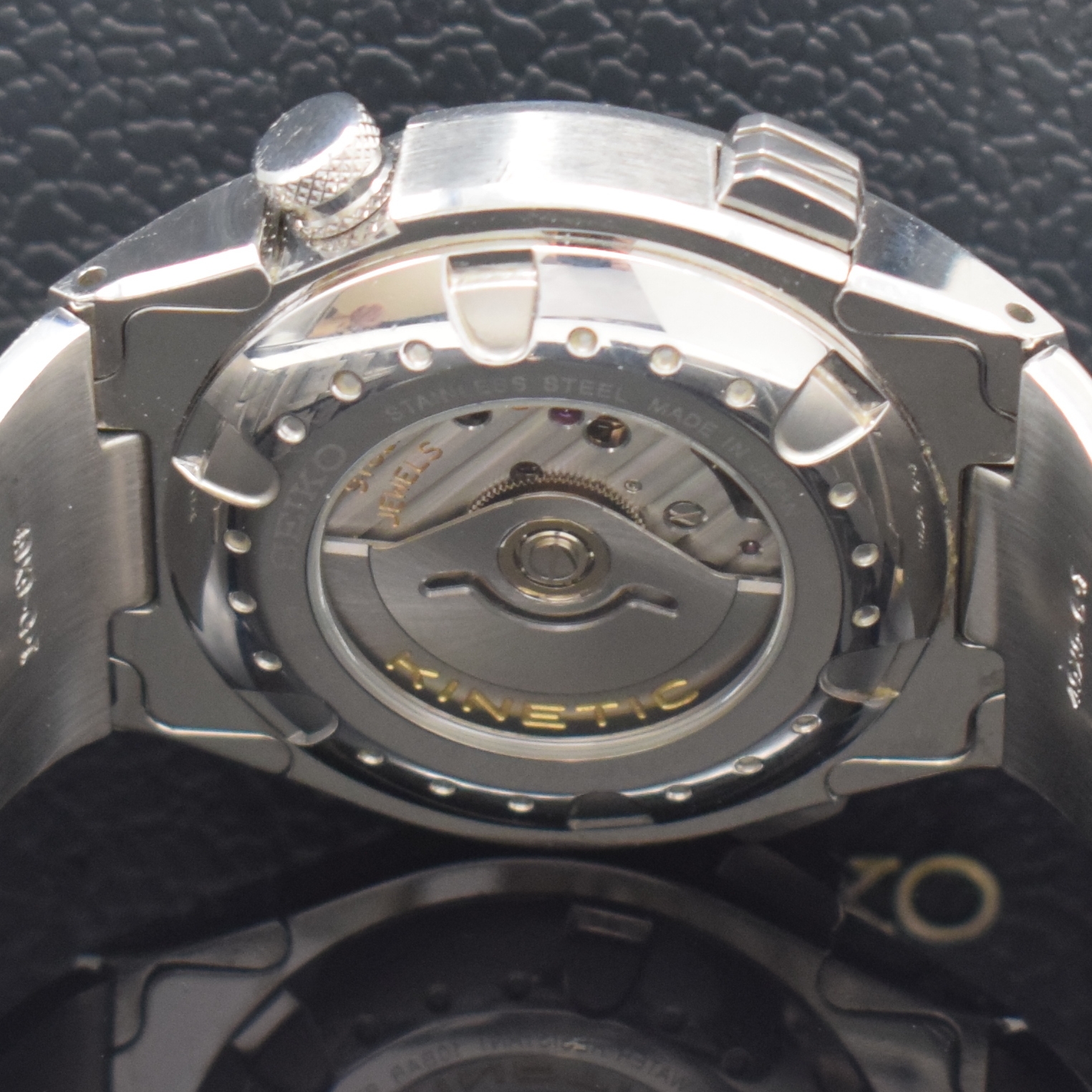 Detail f: SEIKO Kinetic SPORTURA Herrenarmbanduhr mit Chronograph Referenz 9T82-0A50, Japan 1990er Jahre, Automatik-Generatorprinzip, massiv Edelstahlgeh. ...