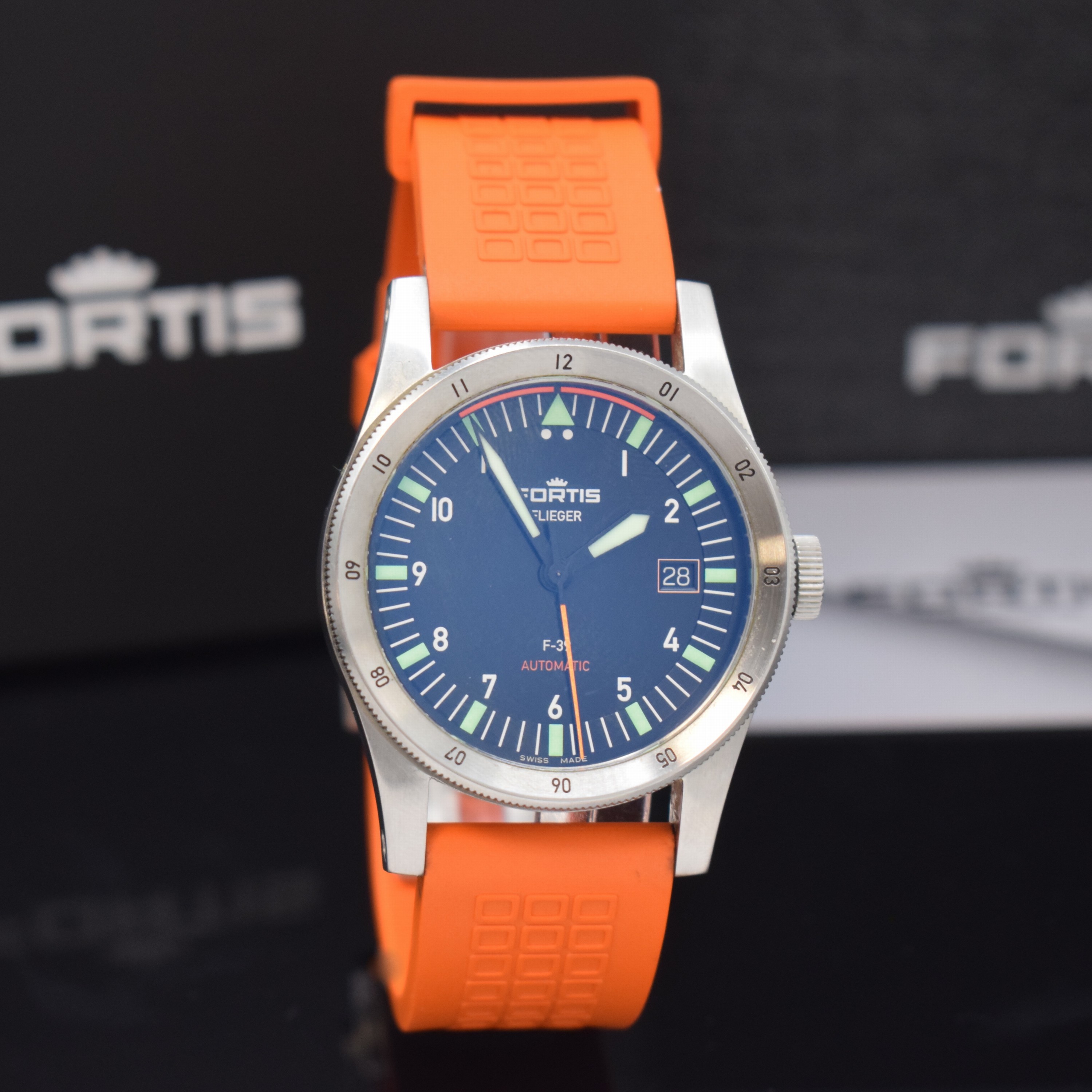 Detail b: FORTIS Fliegeruhr F-39 Referenz W.422.0021 in Stahl, Schweiz verk. lt. beil. Garantiekarte 06/2022, Automatik, Boden u. Krone verschr., orig. ...