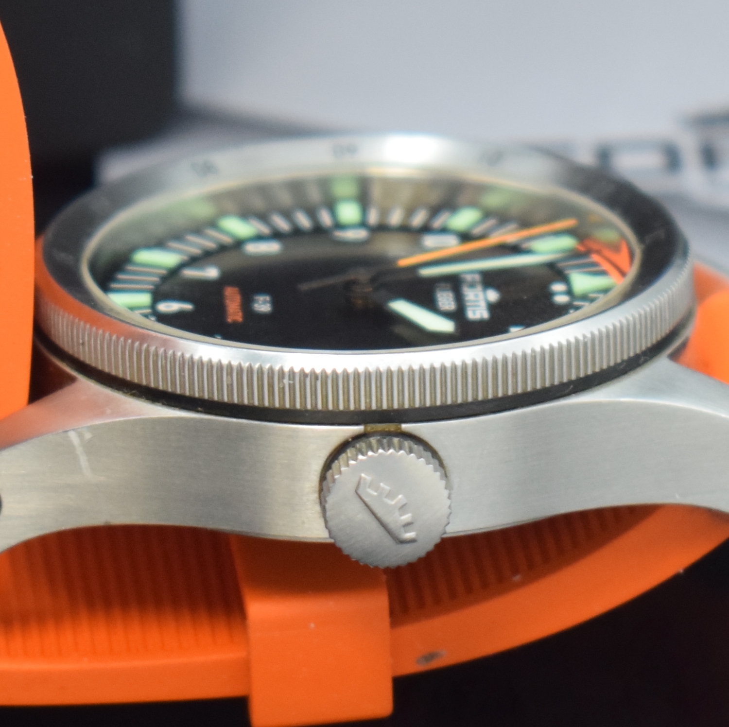 Detail e: FORTIS Fliegeruhr F-39 Referenz W.422.0021 in Stahl, Schweiz verk. lt. beil. Garantiekarte 06/2022, Automatik, Boden u. Krone verschr., orig. ...