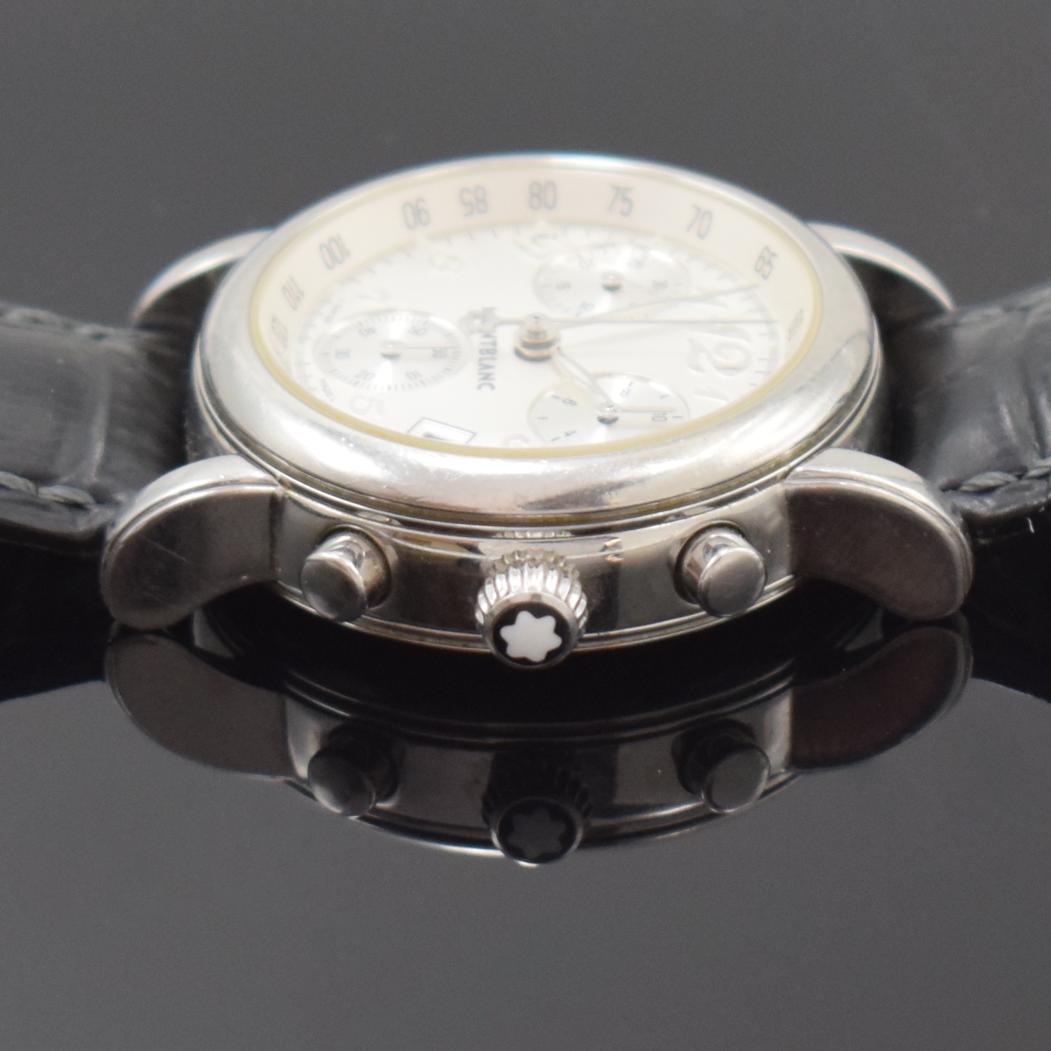 Detail e: MONTBLANC Damenchronograph Serie Meisterstück Referenz 7039, Schweiz um 2005, quarz, Edelstahlgeh., Boden u. Glasrand aufgedr., silb. Zifferbl. m. ...