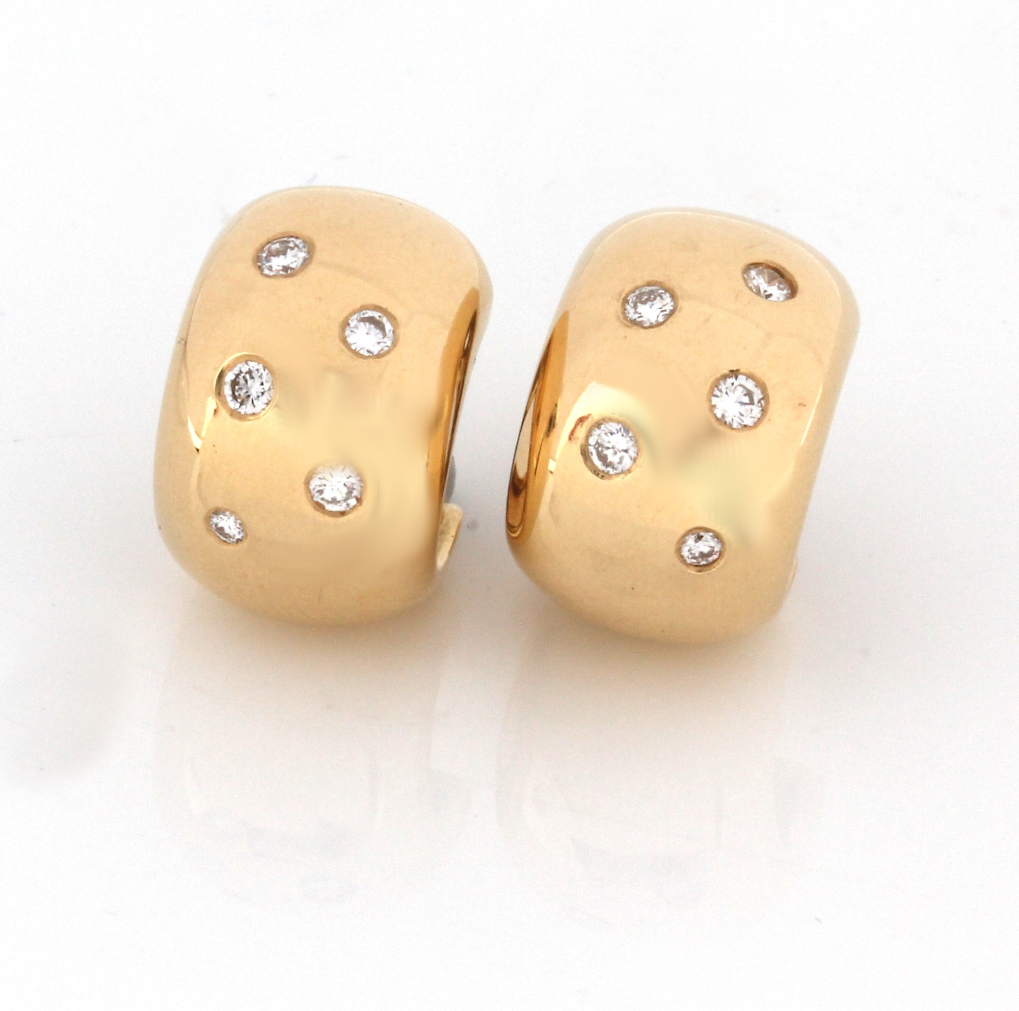 Detail a: Paar 18 kt Gold Brillant-Ohrclips, GG 750/000, qualitätvolle Verarbeitung, 10 Brillanten zus. ca. 0.18 ct feines Weiß/vs, ca. 14.3 g, L. ca. 1.5 ...