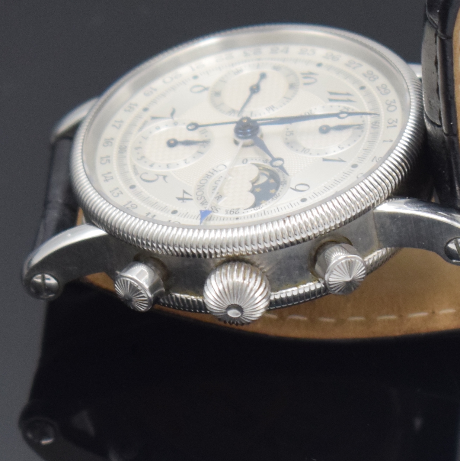 Detail e: CHRONOSWISS Herrenarmbanduhr Modell Lunar Chronograph Referenz CH 7523, Schweiz um 2001, Automatik, Edelstahlgeh. inkl. Lederband m. orig. Faltschl., ...